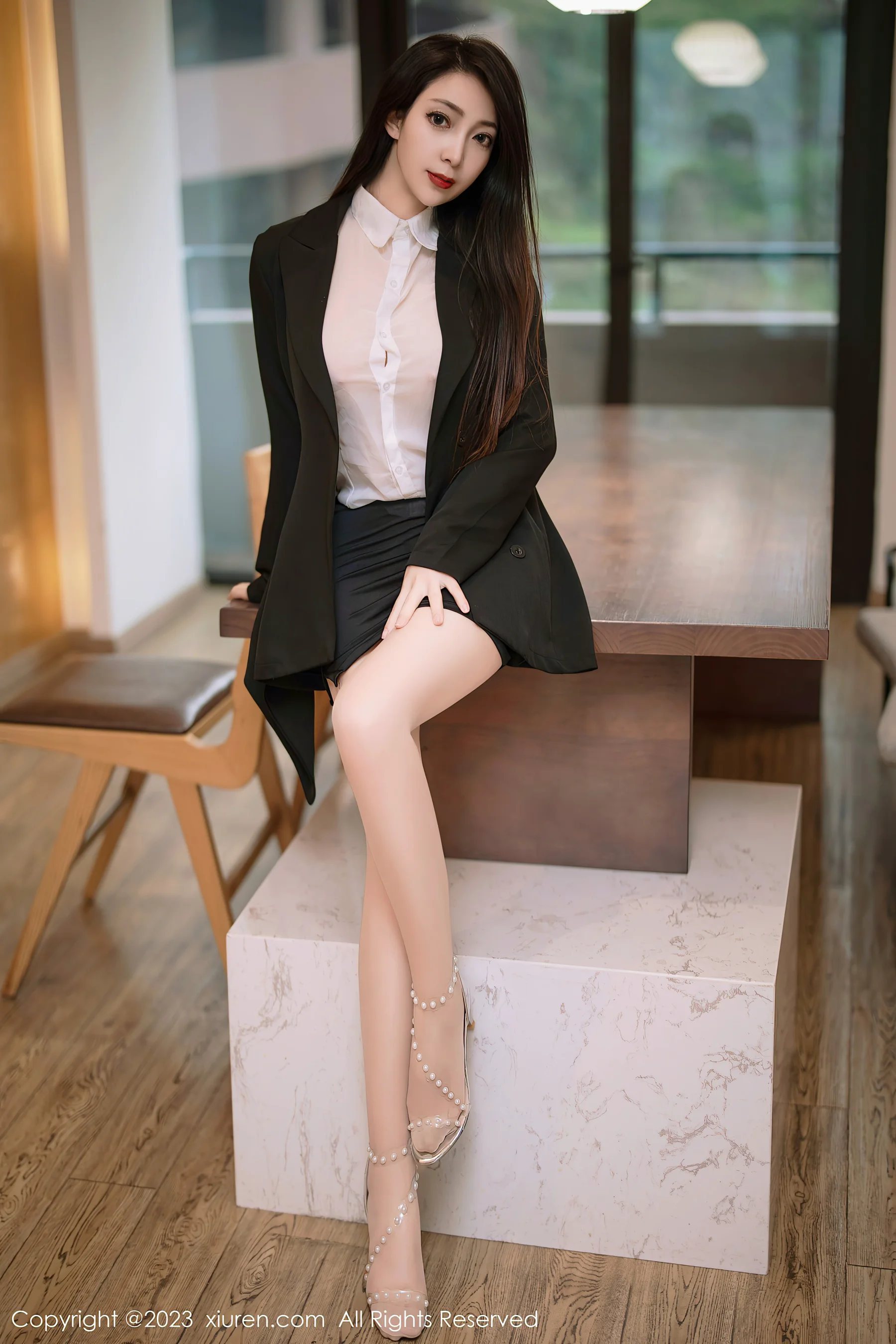 [XiuRen秀人网] No.6341 娇喘JC 丝袜美臀 - 爱照片
