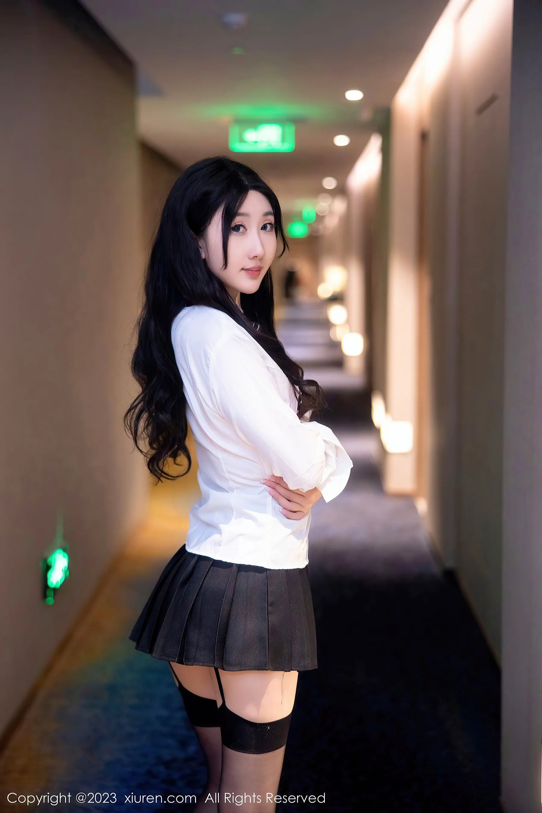 [XiuRen秀人网] No.6350 江真真 短裙美臀 - 爱照片