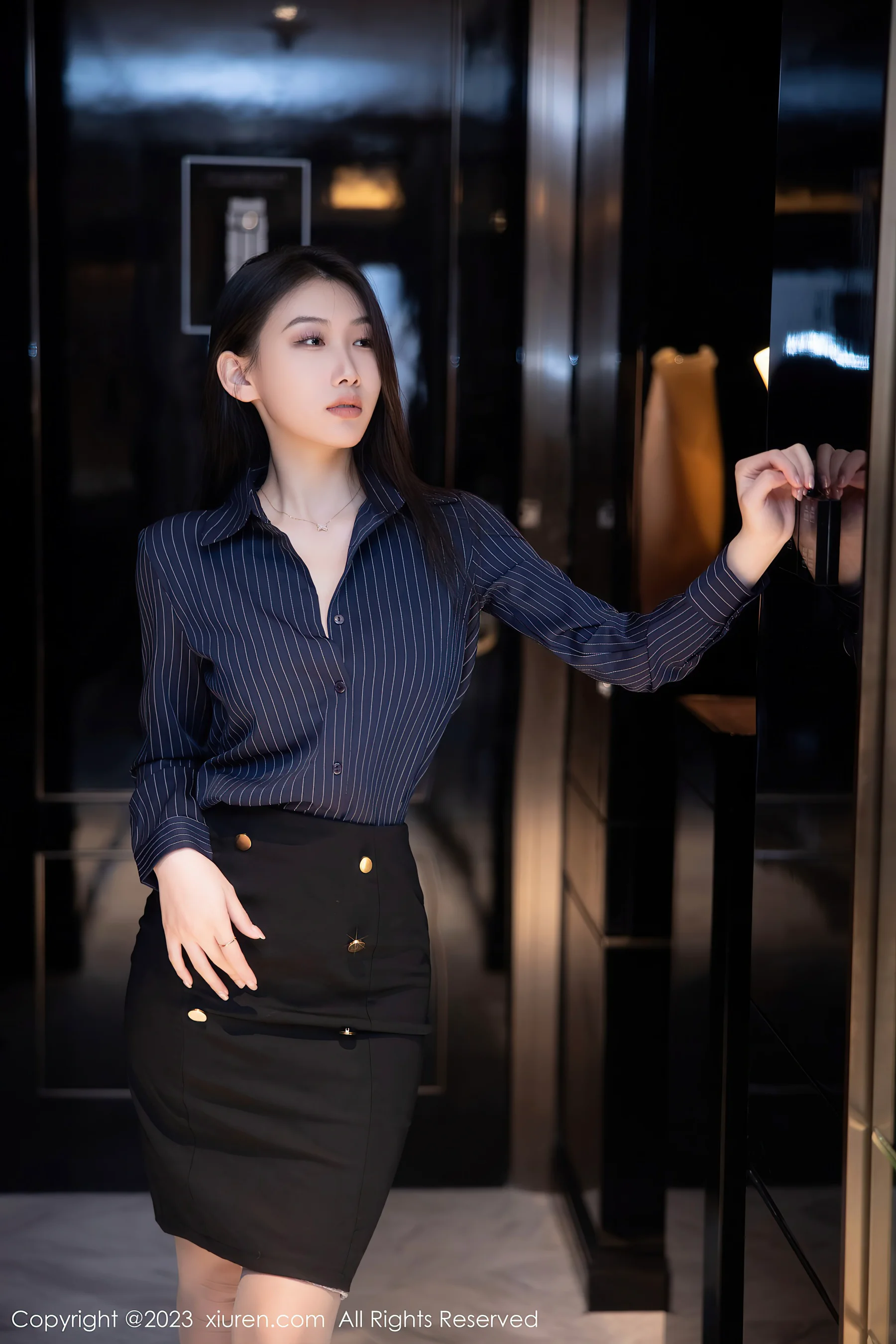 [XiuRen秀人网] No.6418 李佳芮Cherie 短裙美腿 - 爱照片