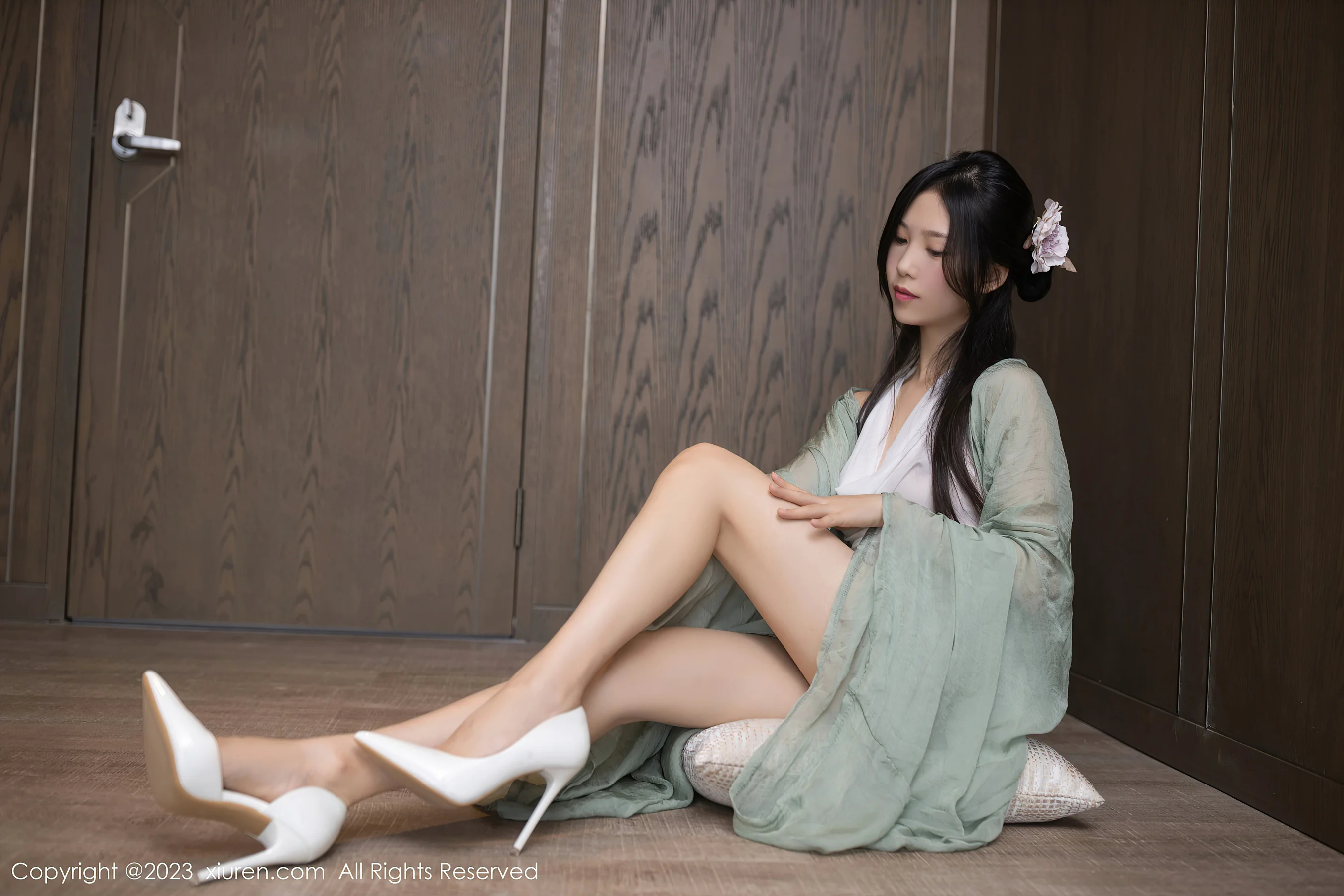 [XiuRen秀人网] No.6420 利世 古装美腿 - 爱照片