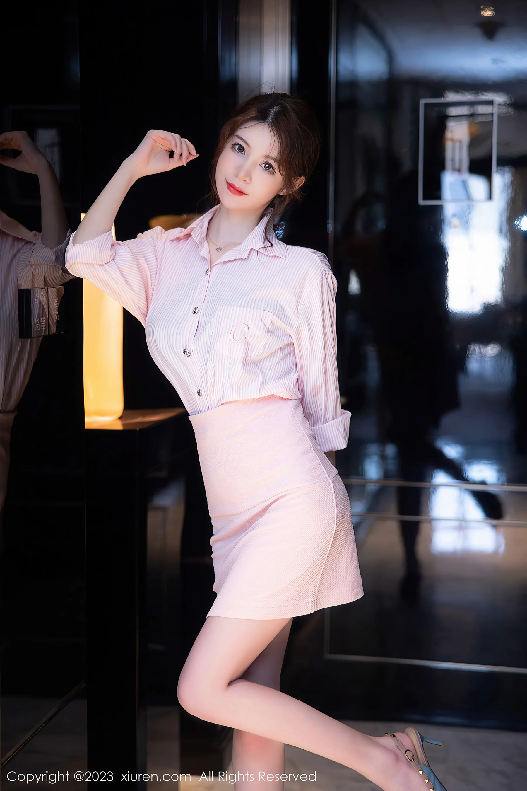 [XiuRen秀人网] No.6451 yoo优优 美腿高挑 - 爱照片