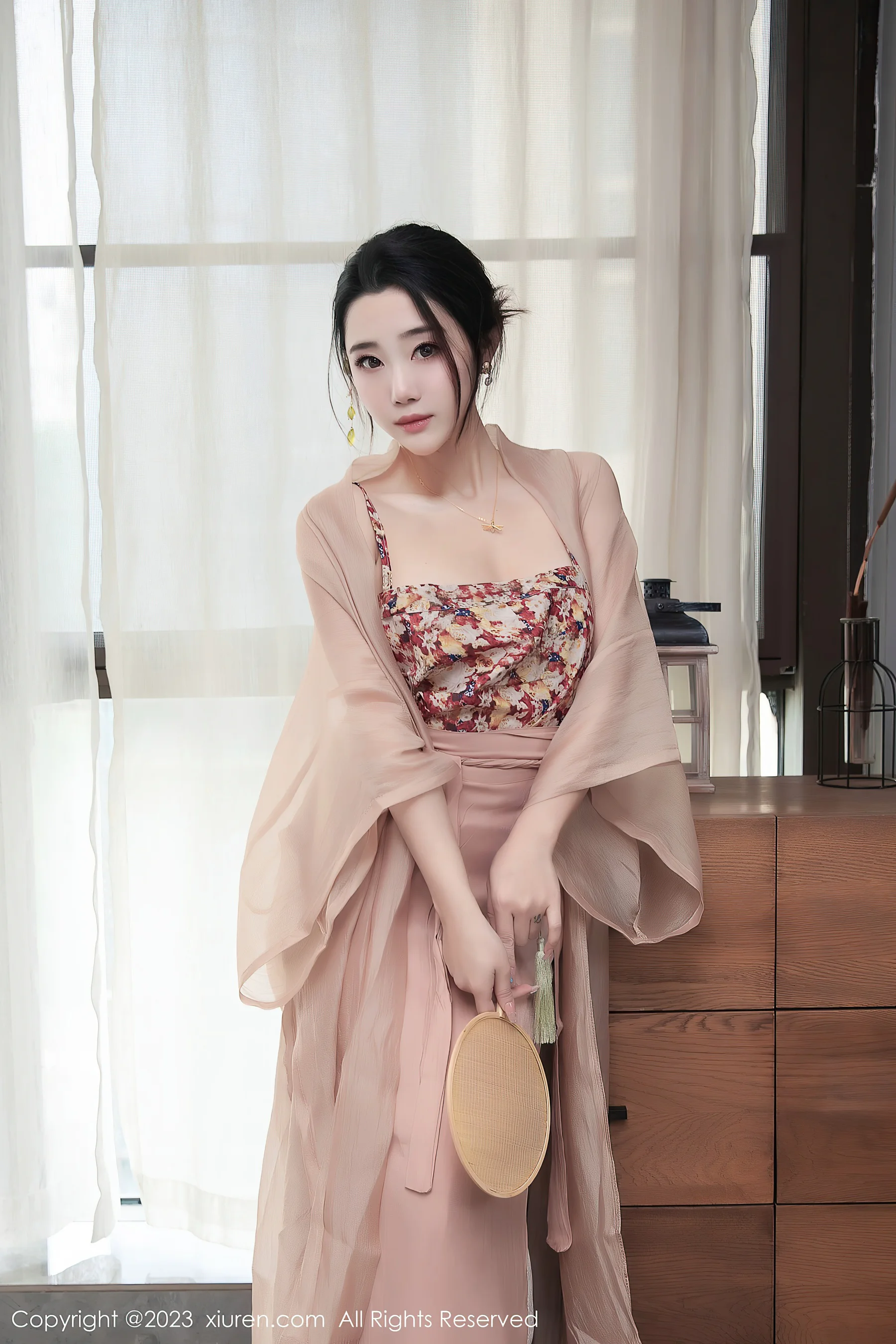 [XiuRen秀人网] No.6457 严利娅Yuliya 汉服美臀 - 爱照片