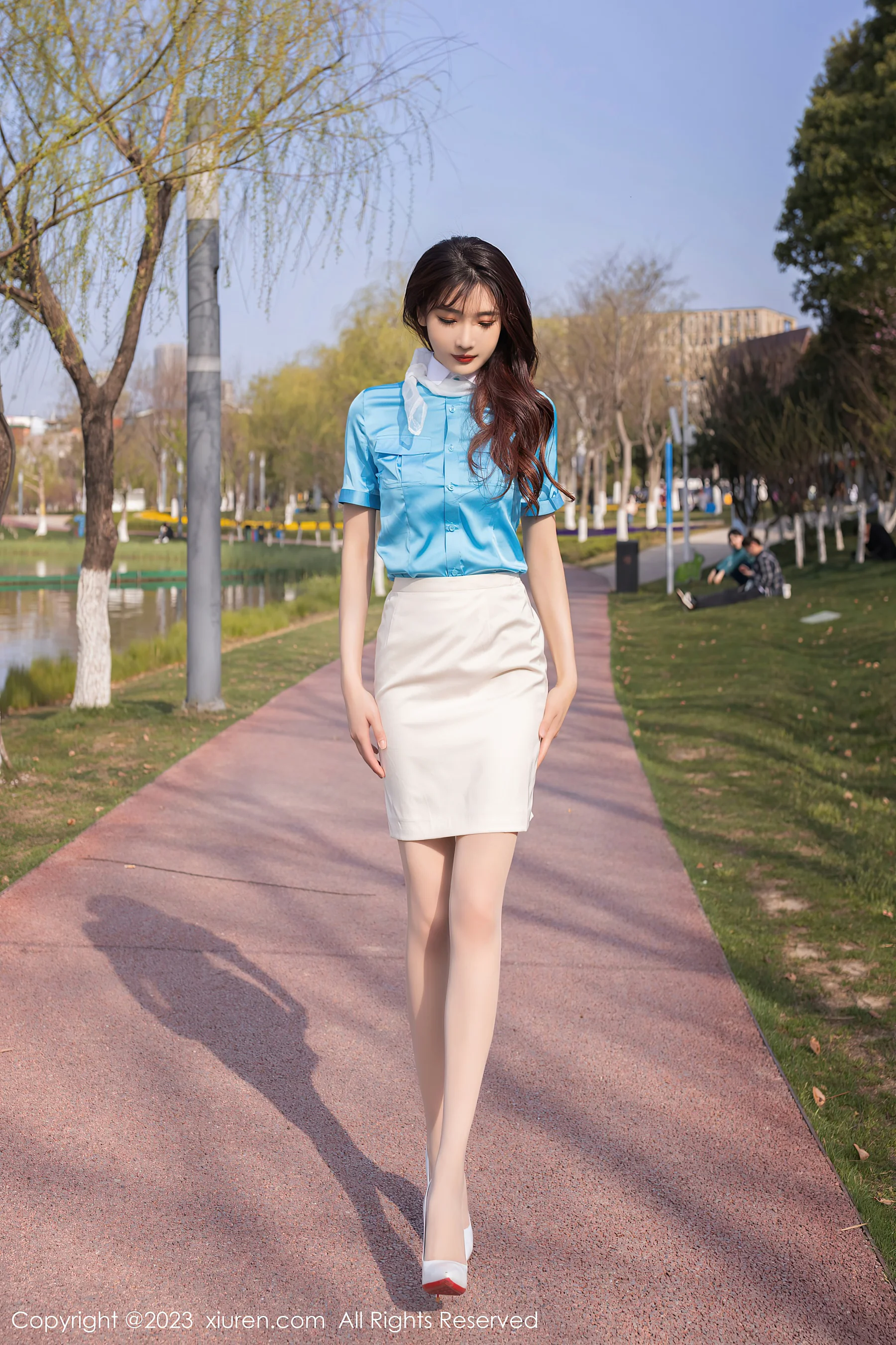 [XiuRen秀人网] No.6463 陆萱萱 制服美臀 - 爱照片