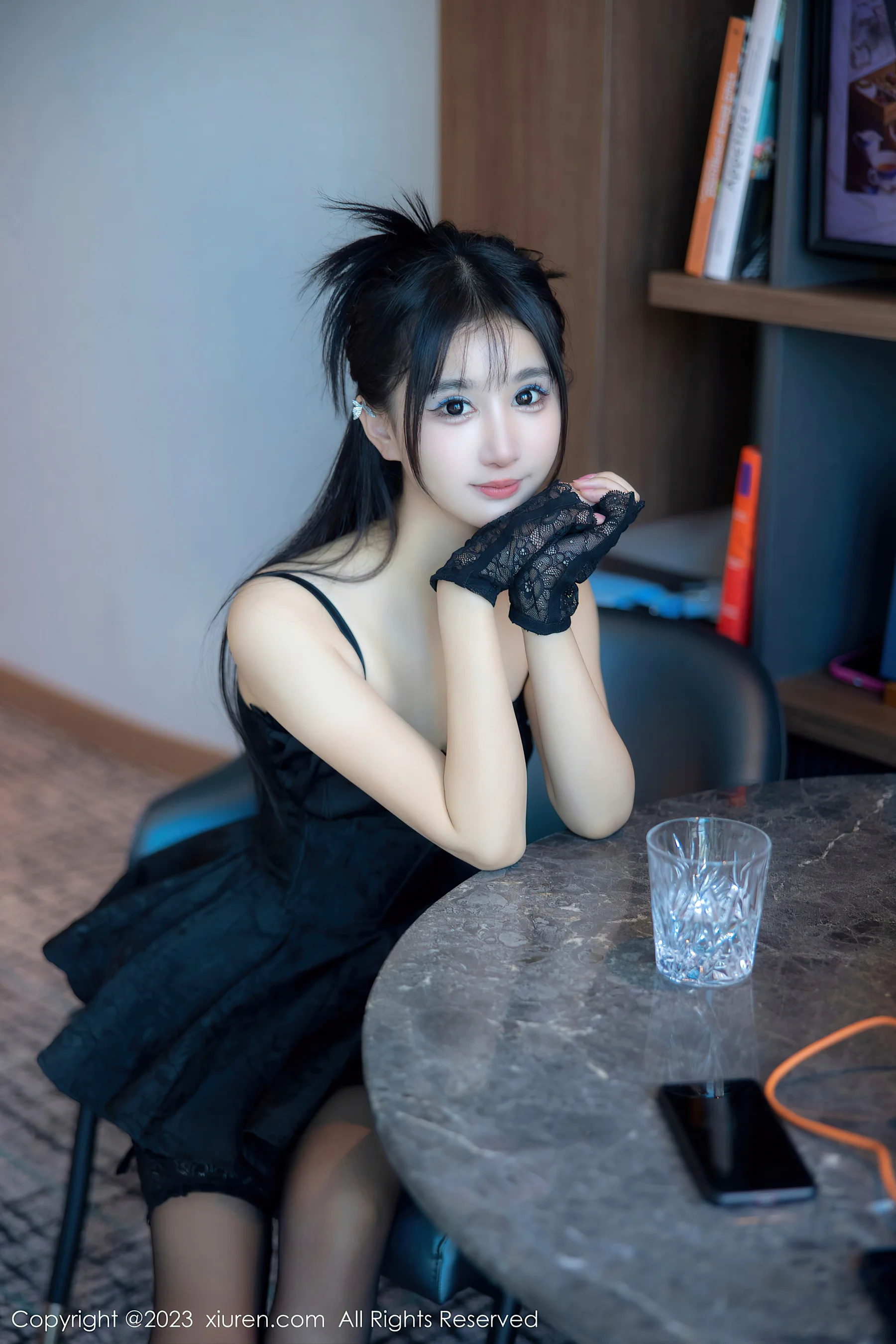 [XiuRen秀人网] No.6516 小果冻儿 黑丝美腿 - 爱照片