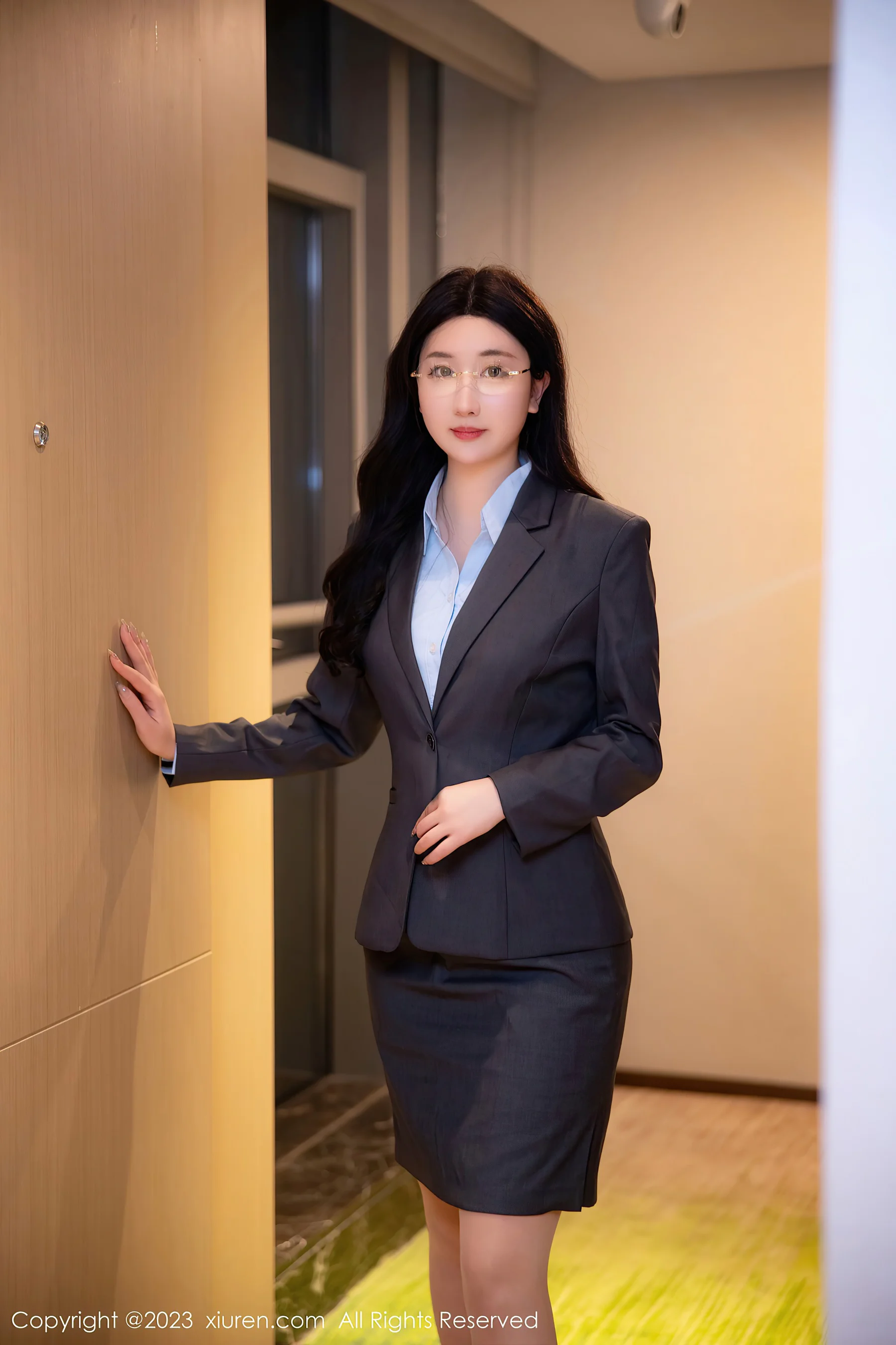 [XiuRen秀人网] No.6607 江真真 丝袜制服 - 爱照片