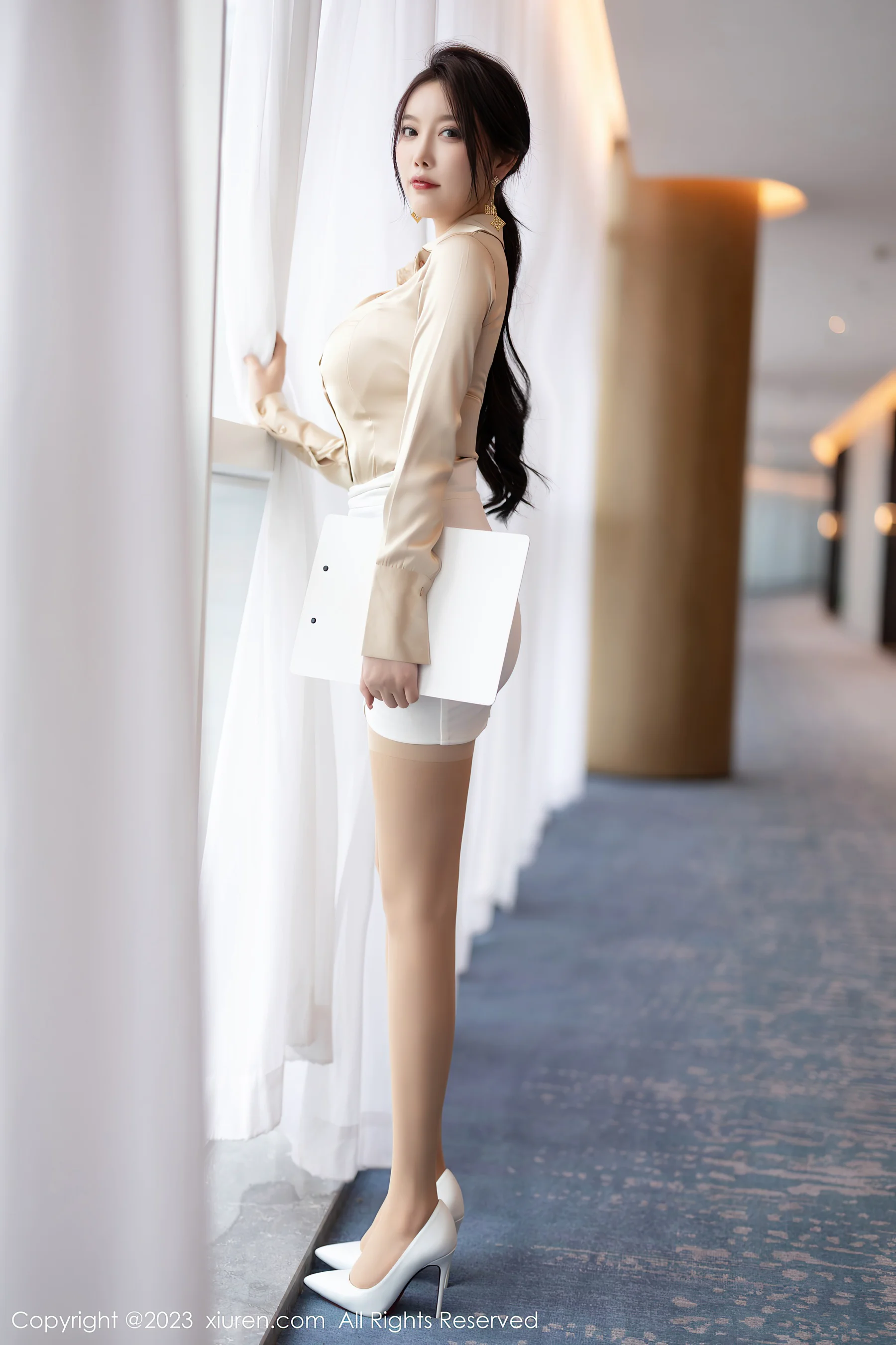 [XiuRen秀人网] No.6620 杨晨晨Yome 美臀短裙 - 爱照片