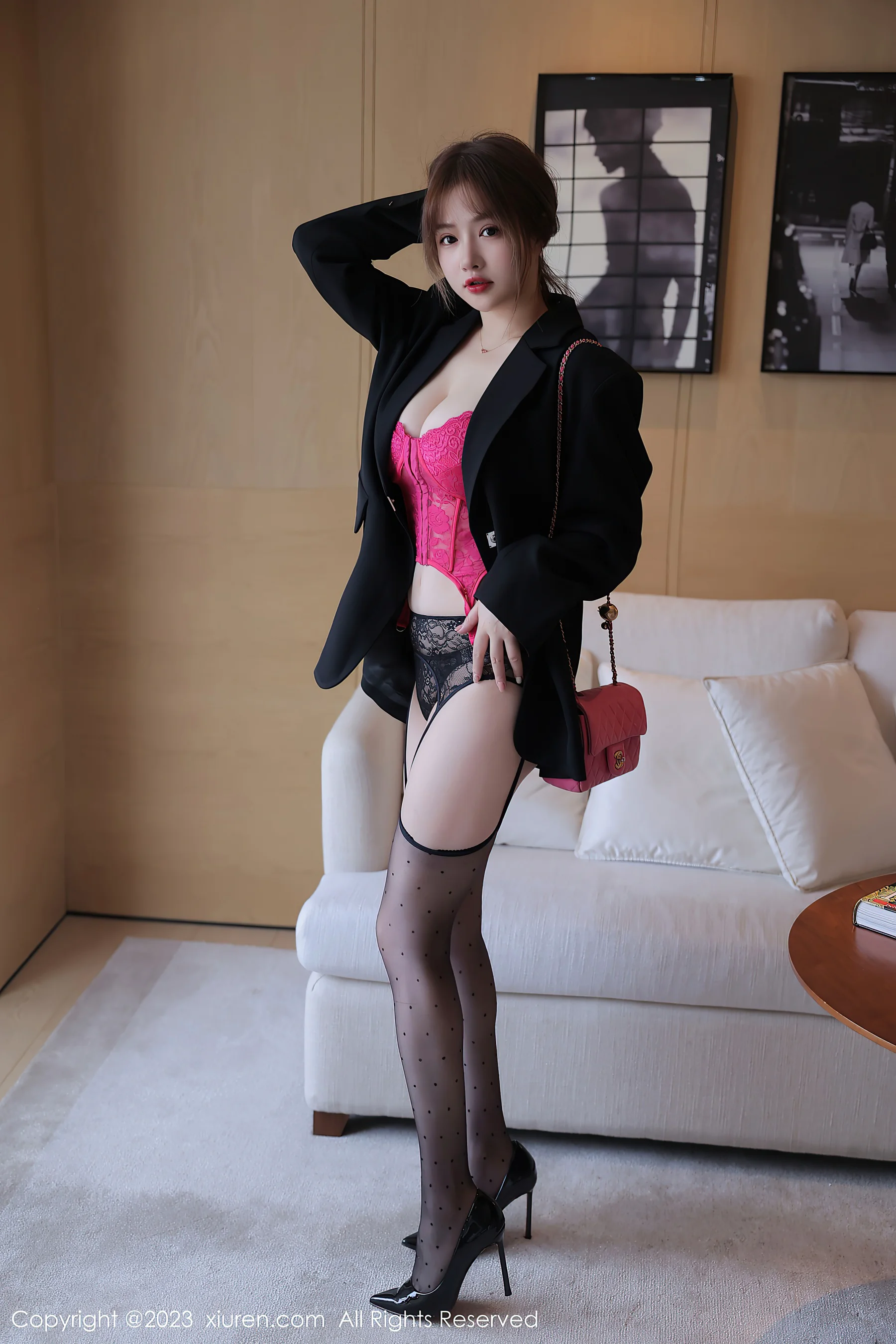 [XiuRen秀人网] No.6644 养乐多DoDo 黑丝美臀 - 爱照片