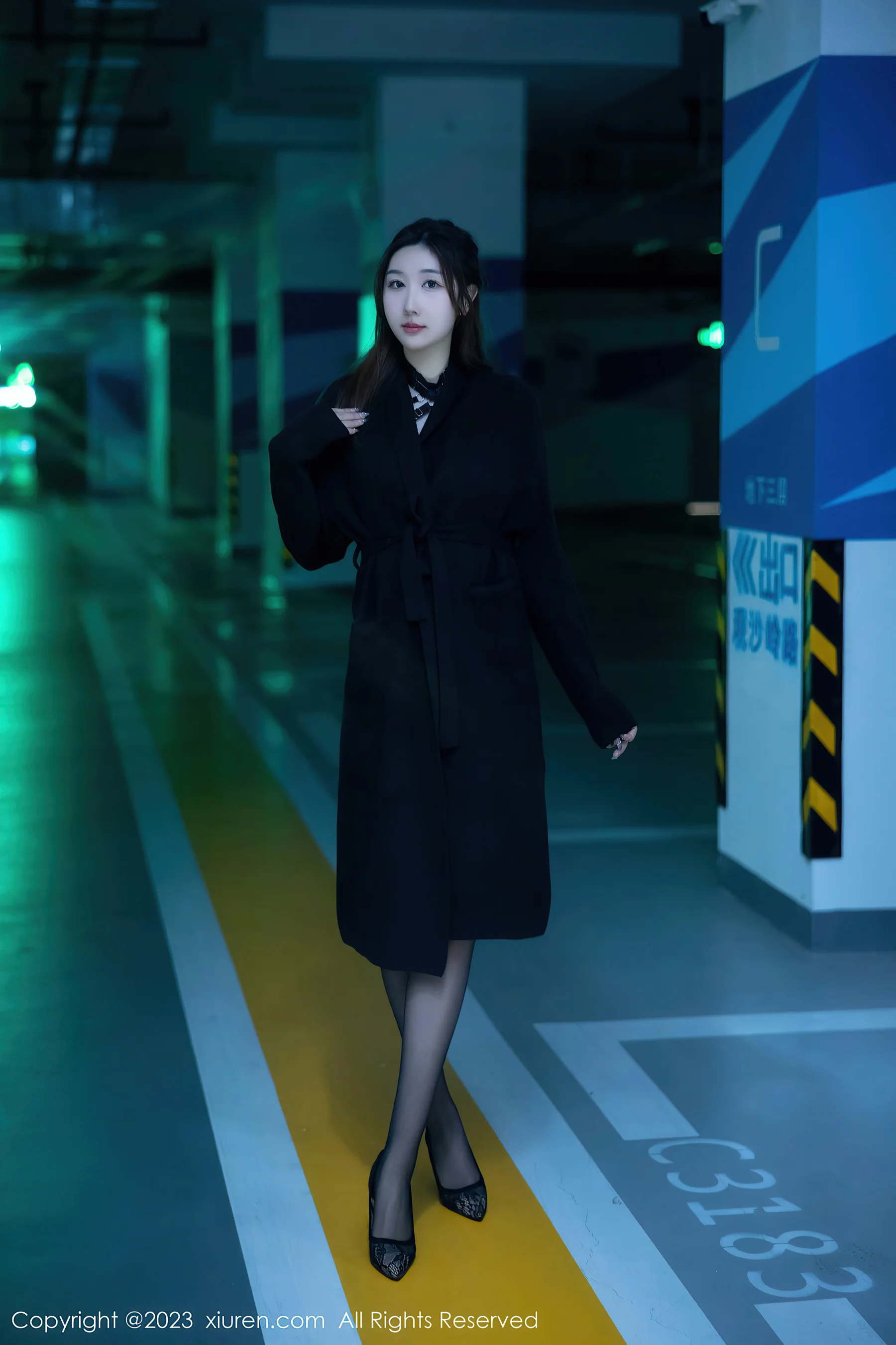 [XiuRen秀人网] No.6650 江真真 黑丝美臀 - 爱照片