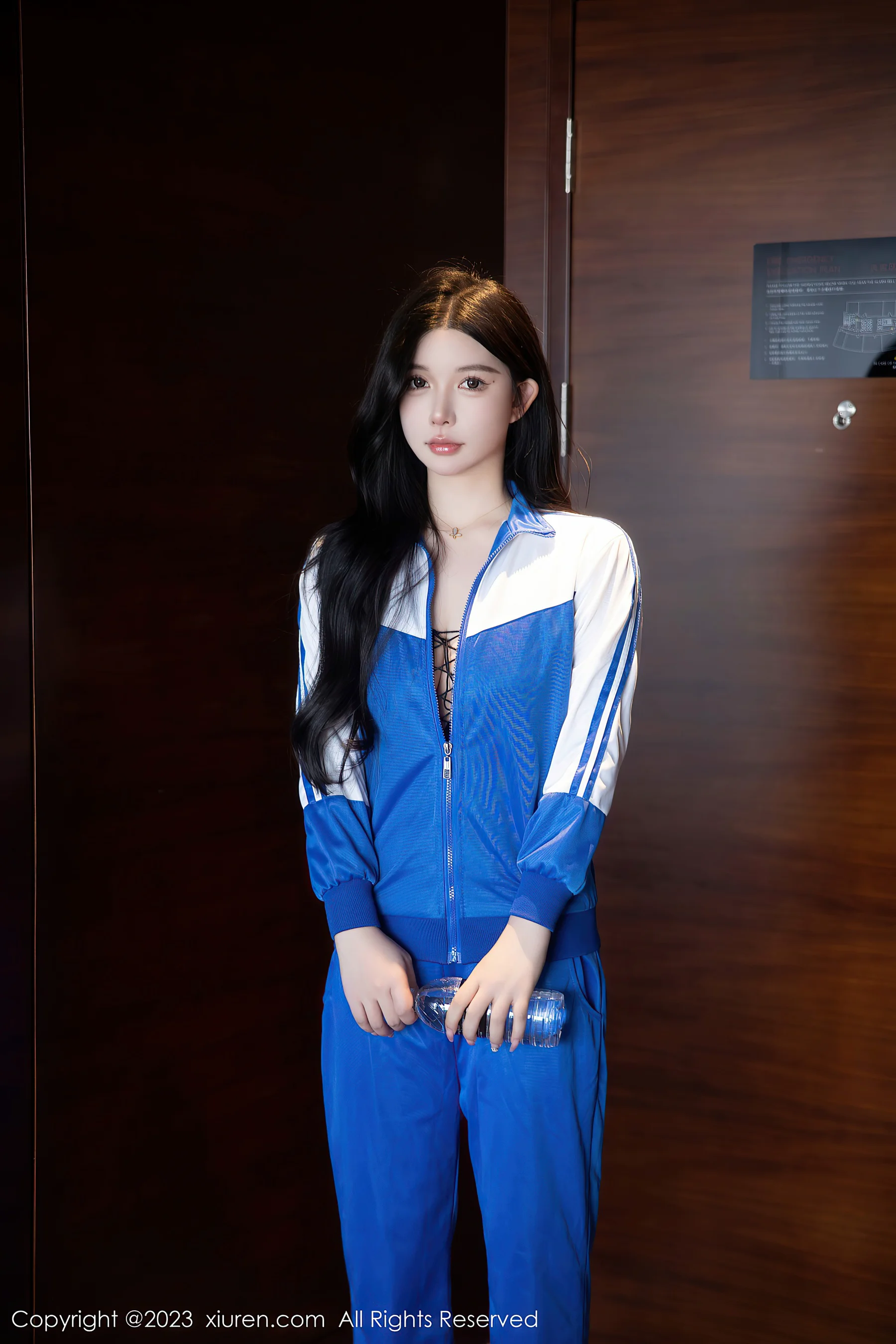 [XiuRen秀人网] No.6660 林珊珊 运动服美腿 - 爱照片