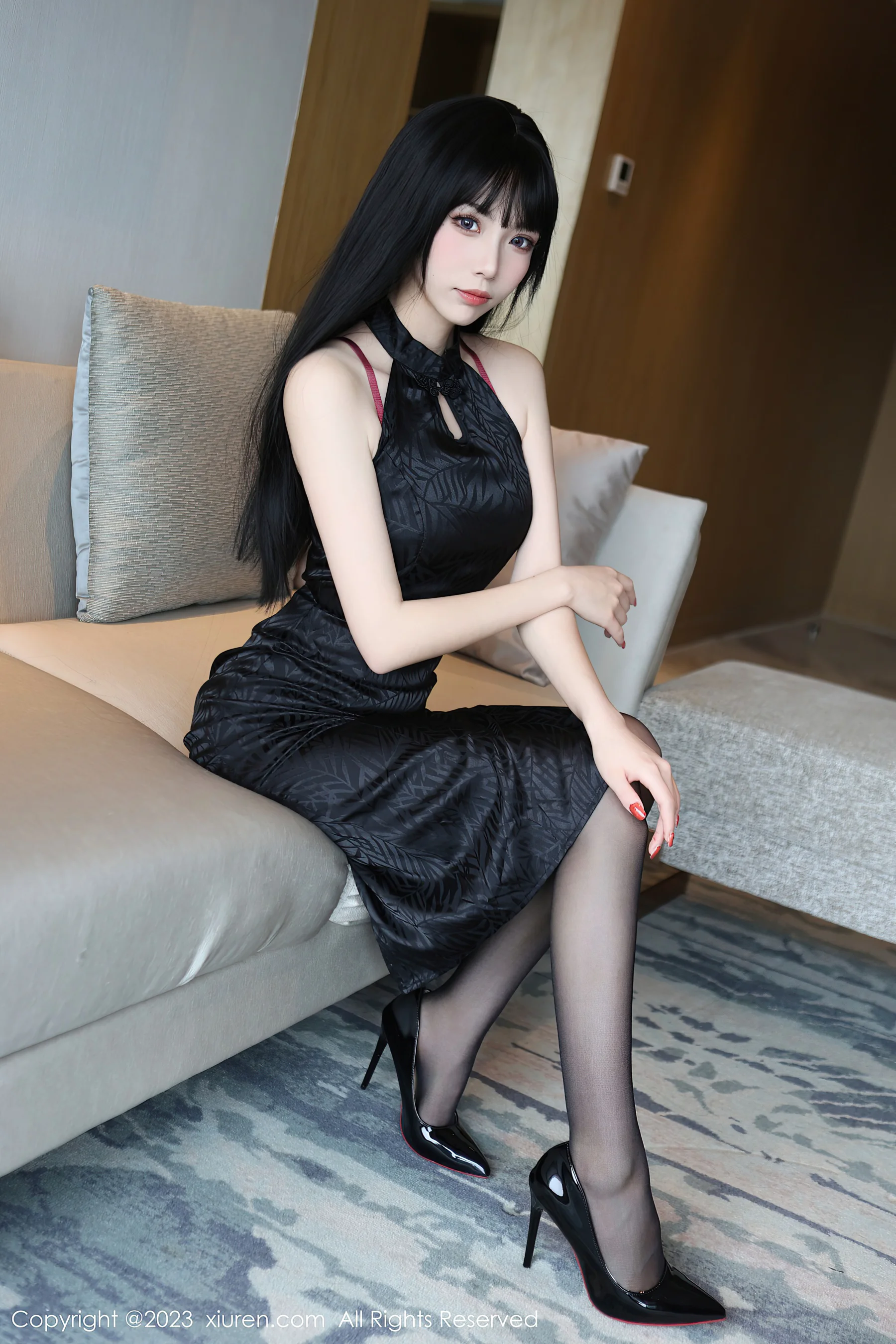 [XiuRen秀人网] No.6666 江七七 黑丝美腿 - 爱照片
