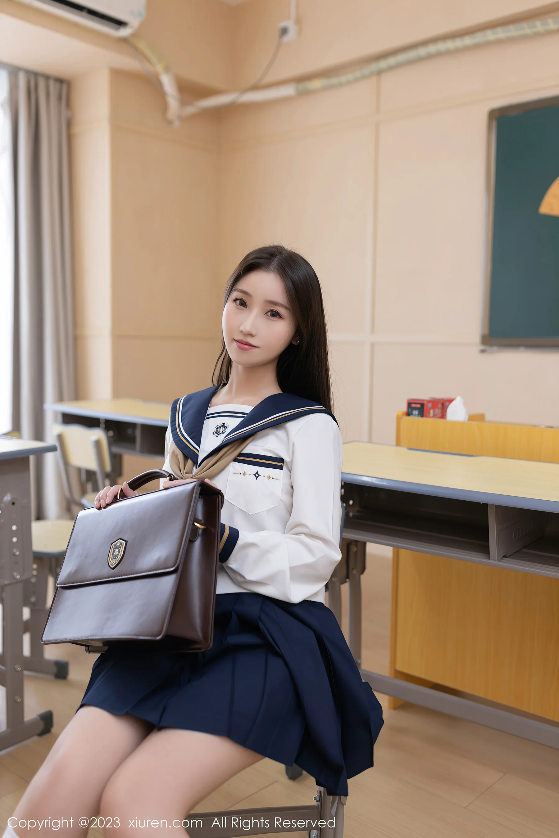 [XiuRen秀人网] No.6709 杏子Yada 新人美腿 - 爱照片