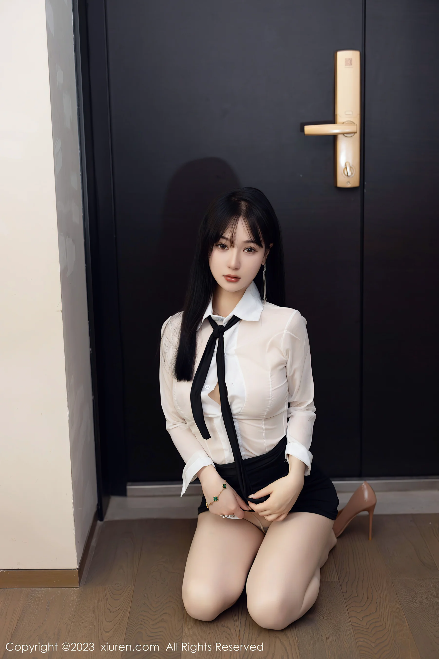 [XiuRen秀人网] No.6710 柚琪Rich 新人美臀 - 爱照片