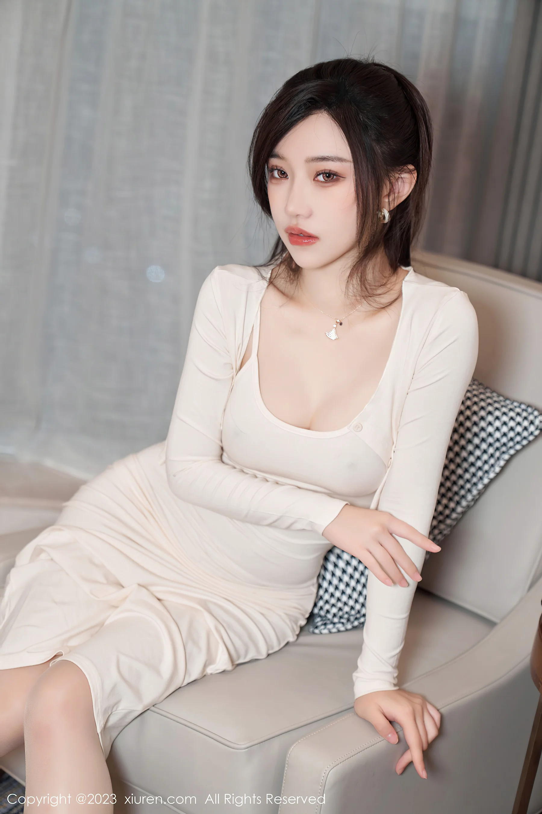 [XiuRen秀人网] No.6761 妙可可Cheese 丝袜美腿 - 爱照片