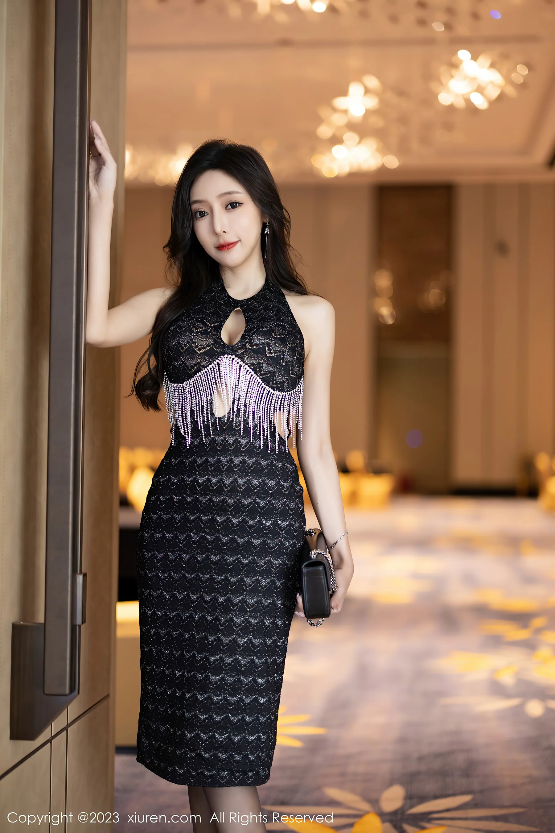 [XiuRen秀人网] No.6772 王馨瑶yanni 黑丝美腿 - 爱照片