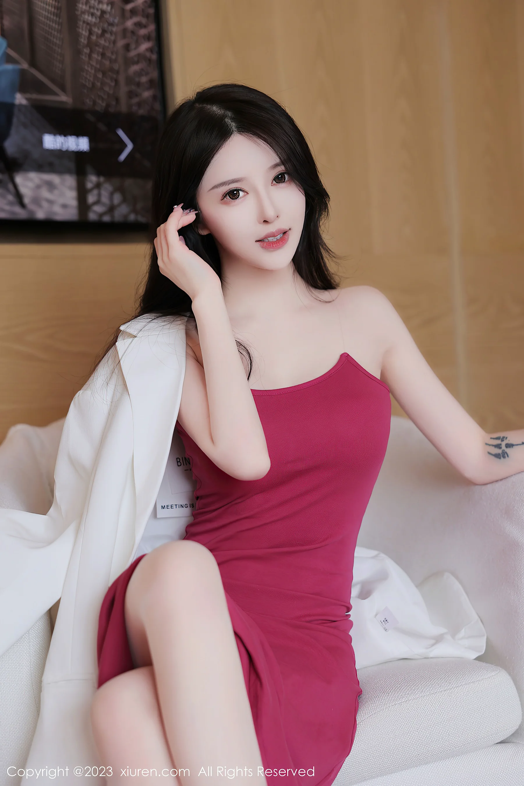 [XiuRen秀人网] No.6778 玉兔miki 吊带裙美腿 - 爱照片