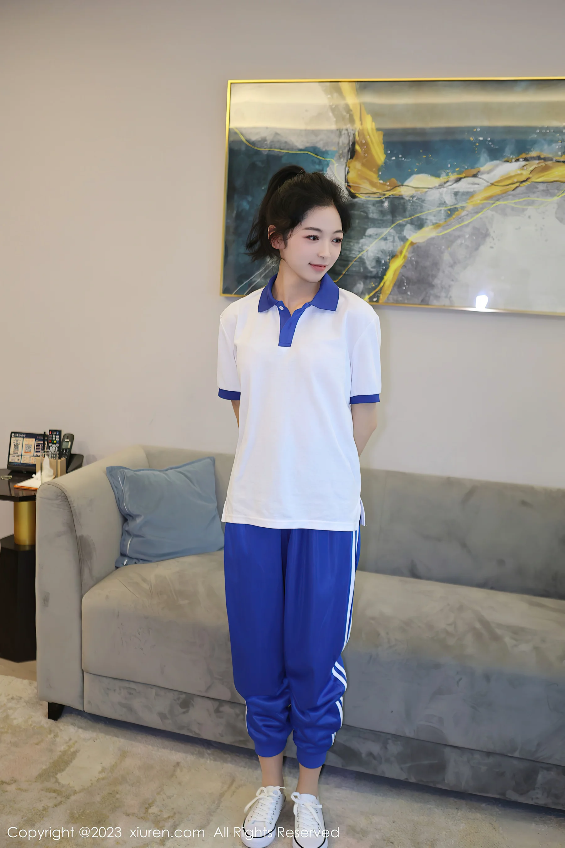 [XiuRen秀人网] No.6855 茜茜Kimi 学妹装美腿 - 爱照片