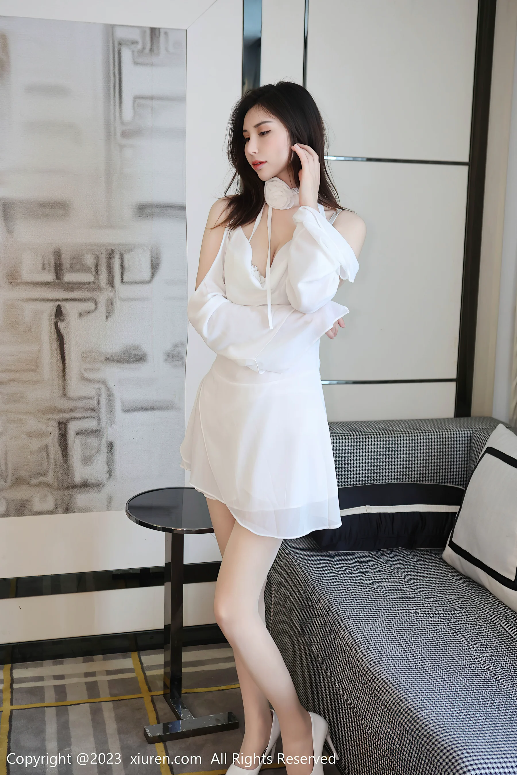 [XiuRen秀人网] No.6877 王曼柔 丰腴美腿 - 爱照片