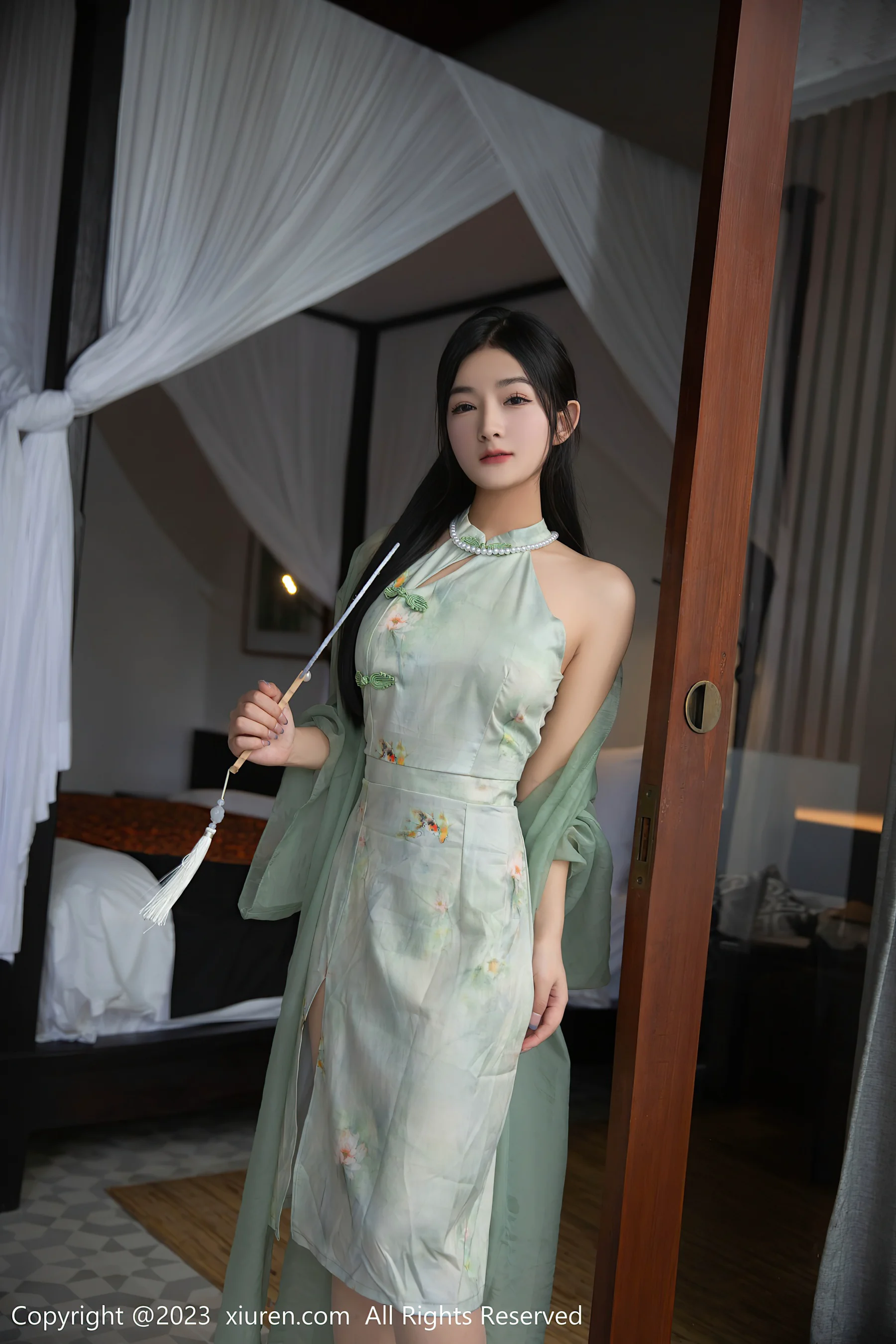 [XiuRen秀人网] No.6880 谭小灵 古装美腿 - 爱照片