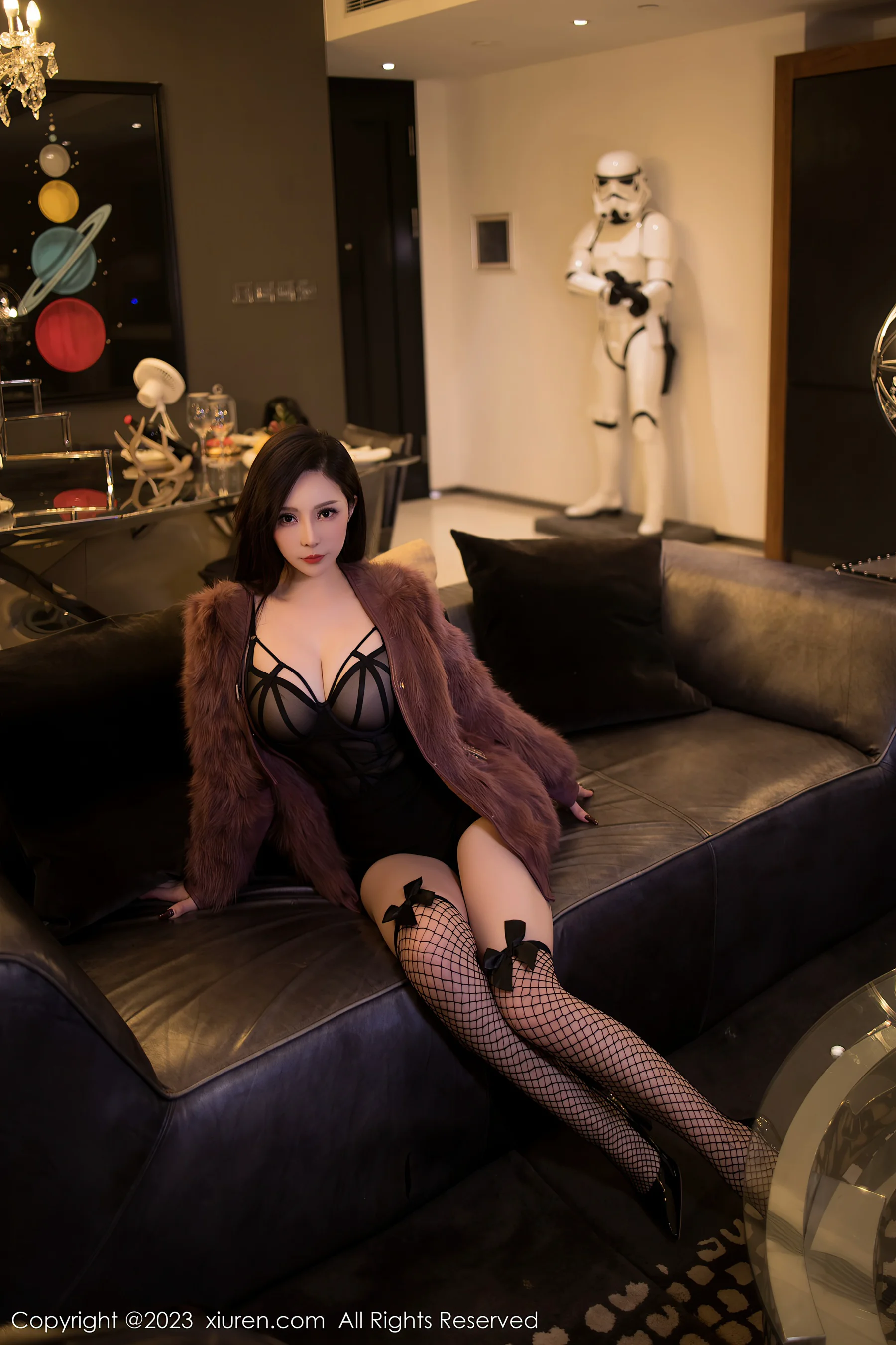 [XiuRen秀人网] No.6908 大琪琪Emily 黑丝美腿 - 爱照片