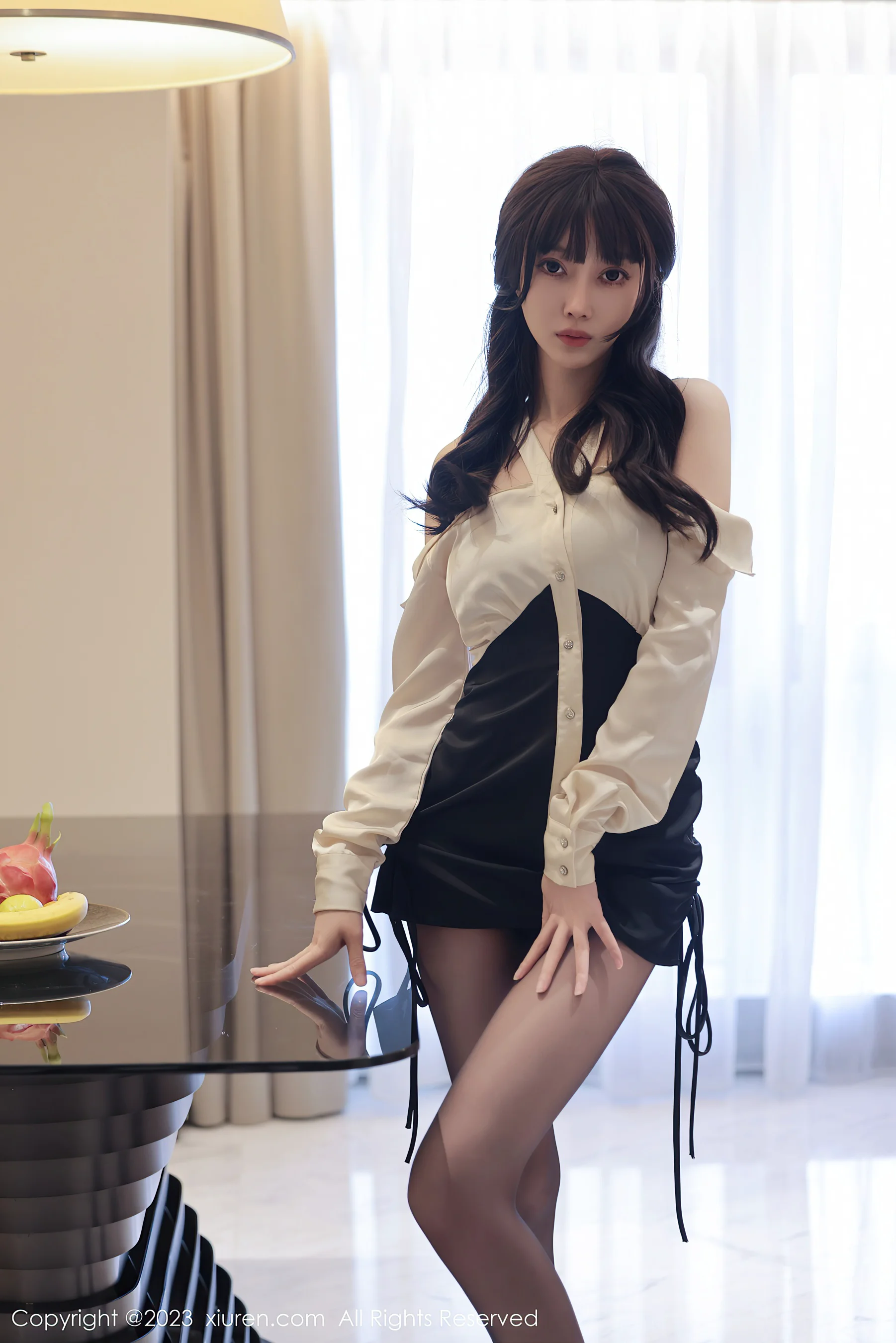 [XiuRen秀人网] No.6929 玥儿玥er 黑丝美腿 - 爱照片