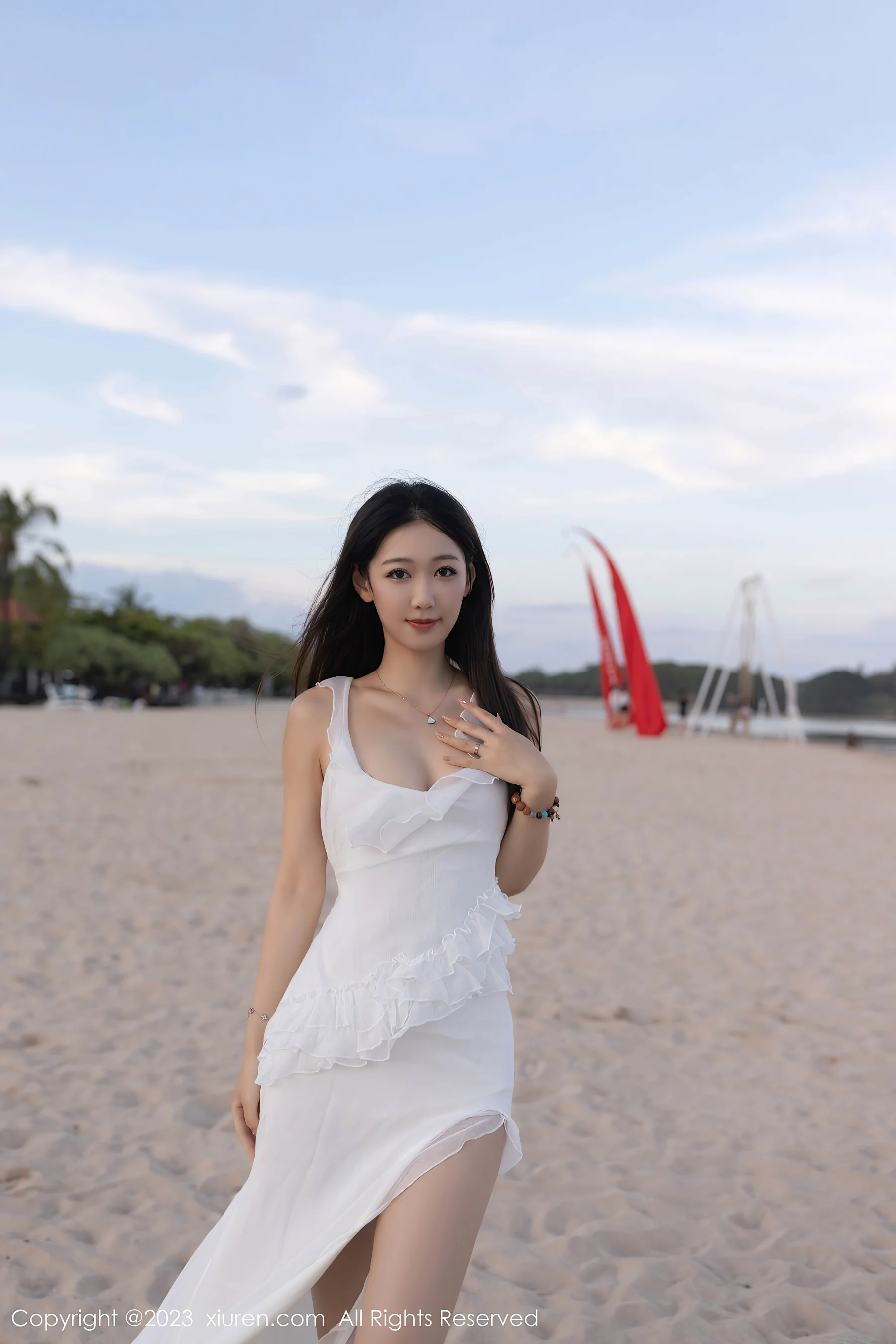 [XiuRen秀人网] No.6976 唐安琪 沙滩美腿 - 爱照片
