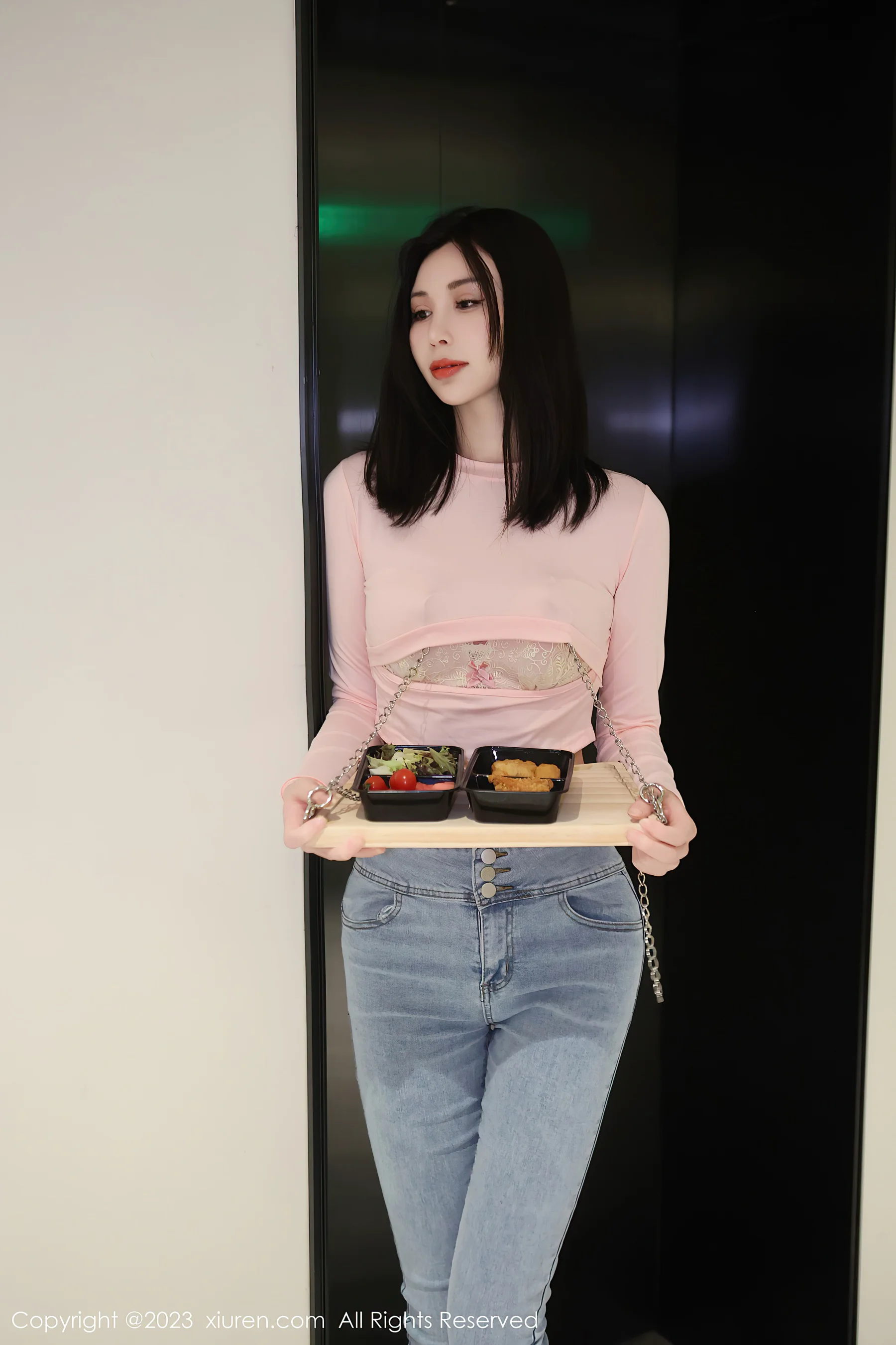 [XiuRen秀人网] No.6992 曼柔 牛仔裤美腿 - 爱照片