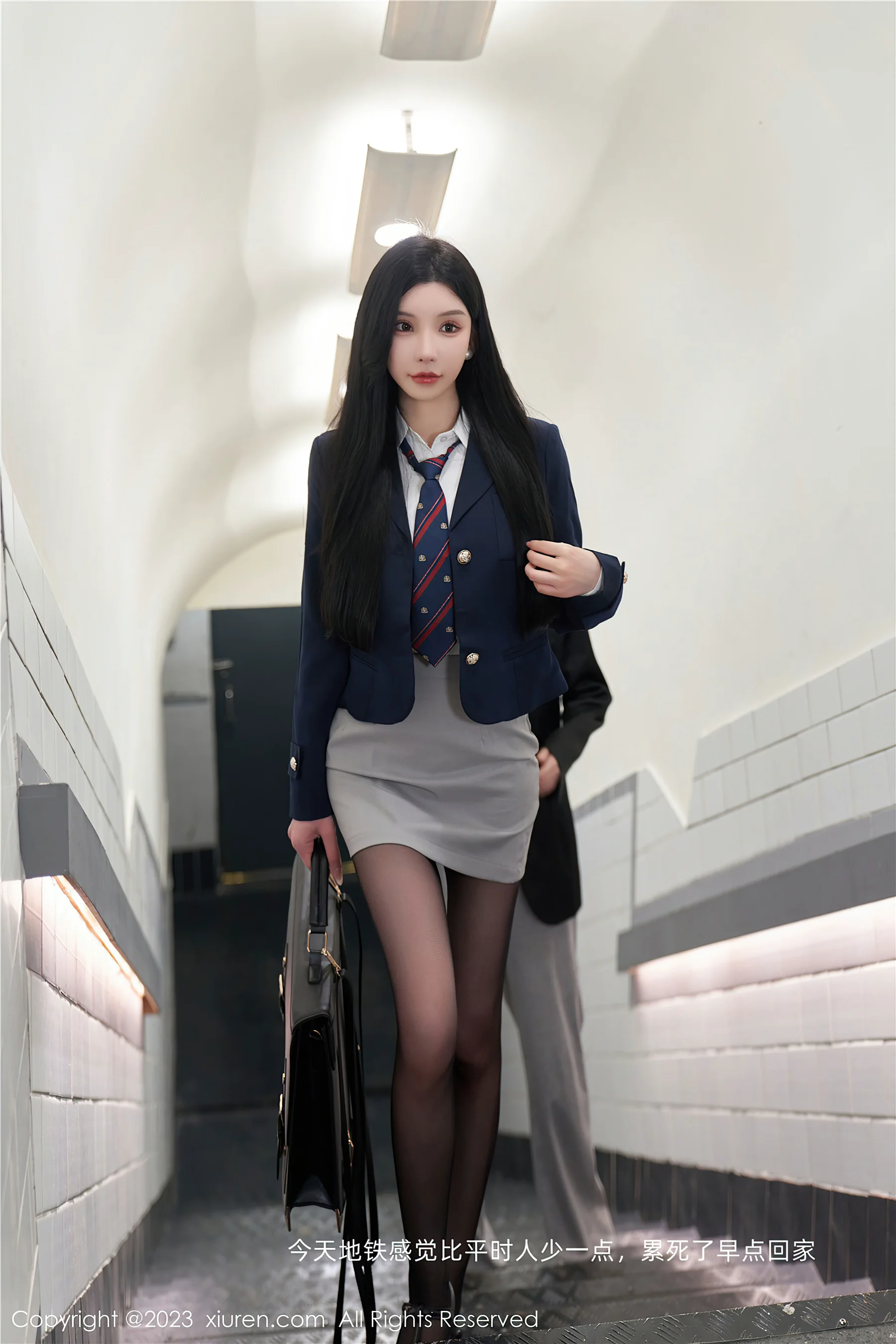 [XiuRen秀人网] No.7086 周于希Sally 制服短裙 - 爱照片