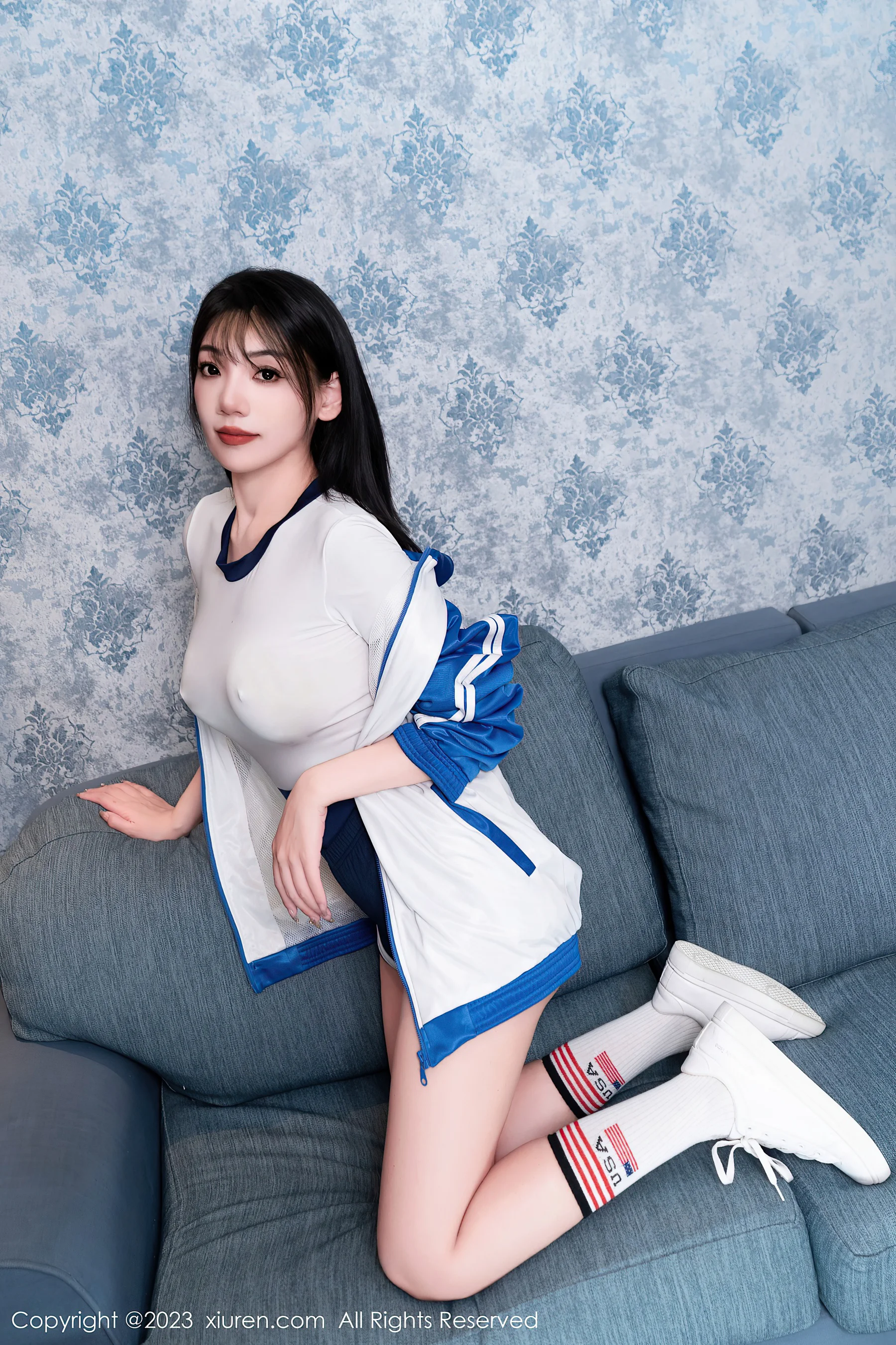 [XiuRen秀人网] No.7106 小泡芙winna 运动美腿 - 爱照片