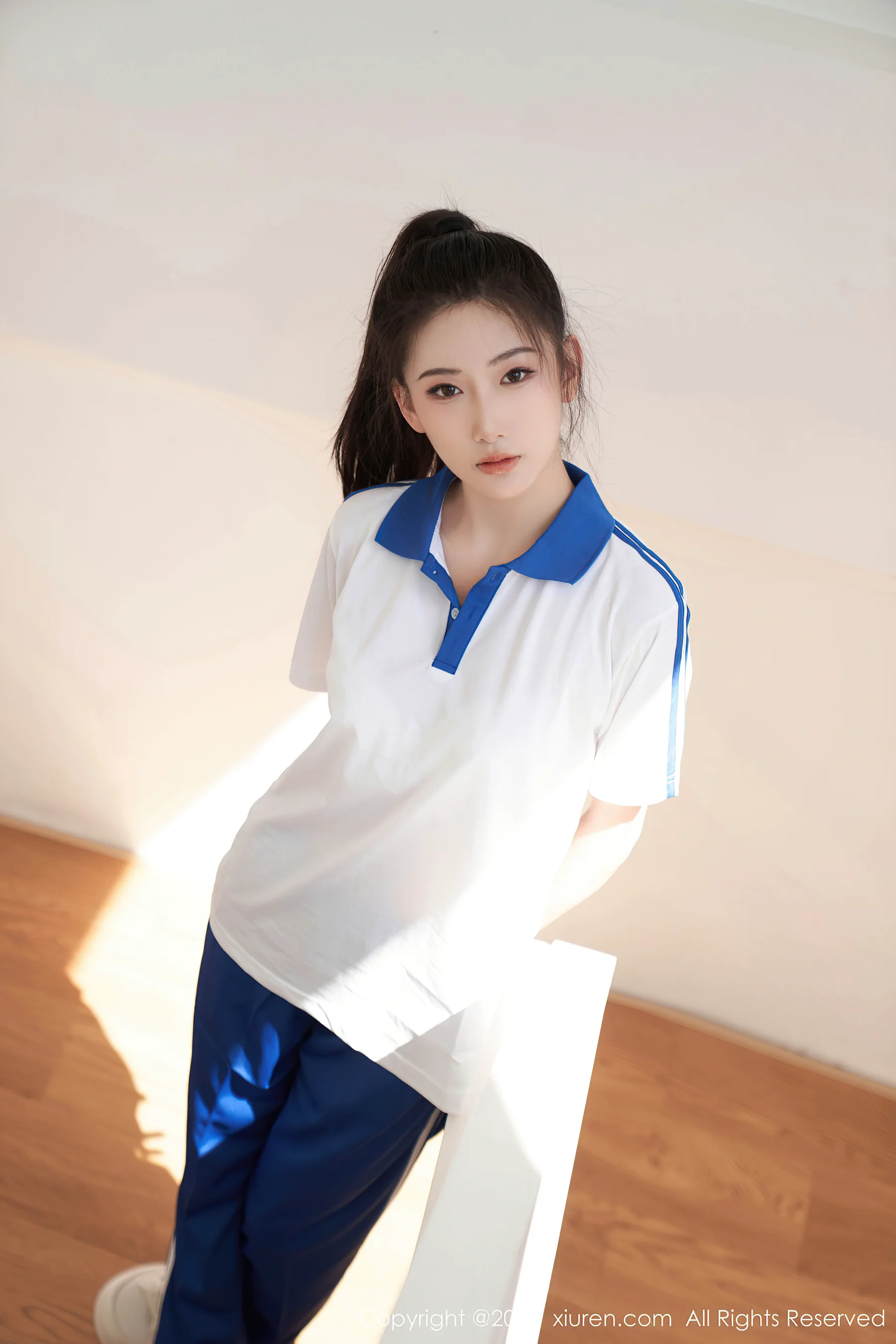 [XiuRen秀人网] No.7110 沈青黛 制服美腿 - 爱照片