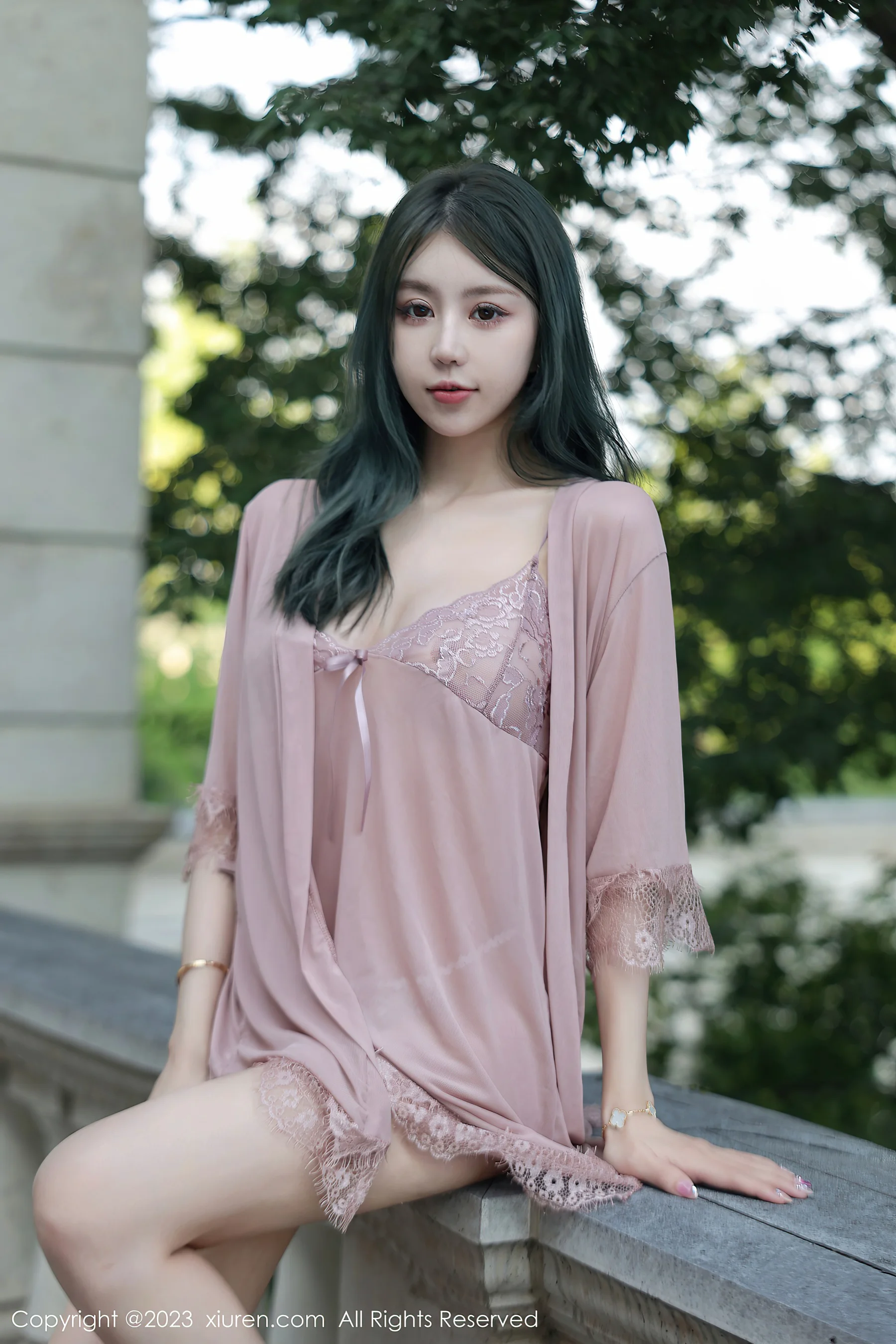 [XiuRen秀人网] No.7114 tina_甜仔 杭州旅拍 - 爱照片