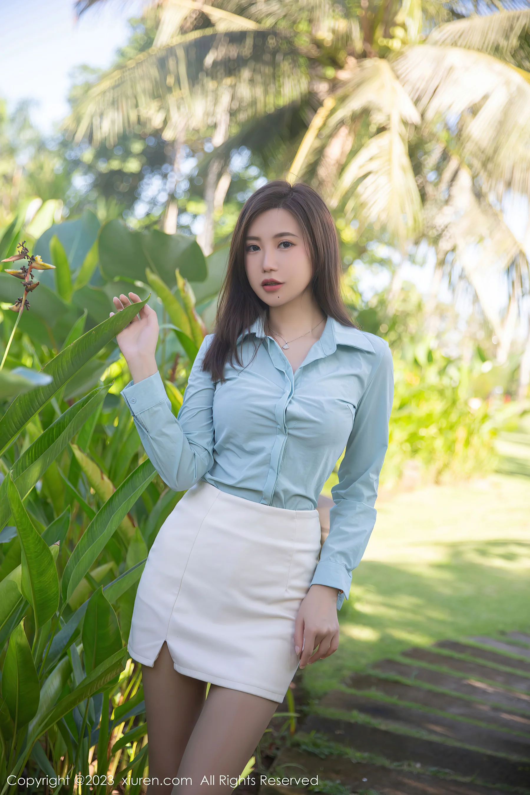 [XiuRen秀人网] No.7152 绮里嘉ula 短裙丝袜 - 爱照片