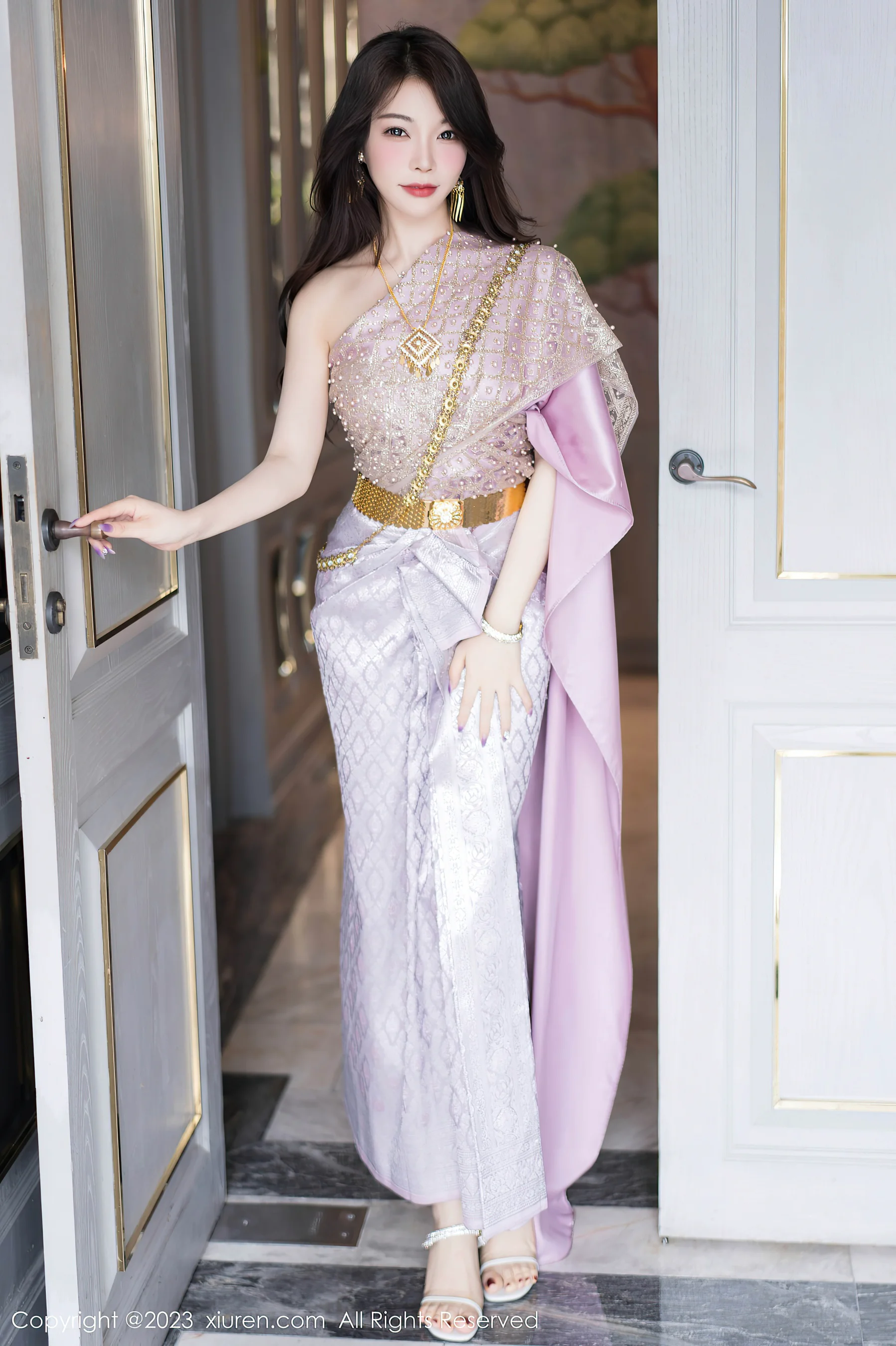 [XiuRen秀人网] No.7164 徐莉芝Booty 长裙美腿 - 爱照片