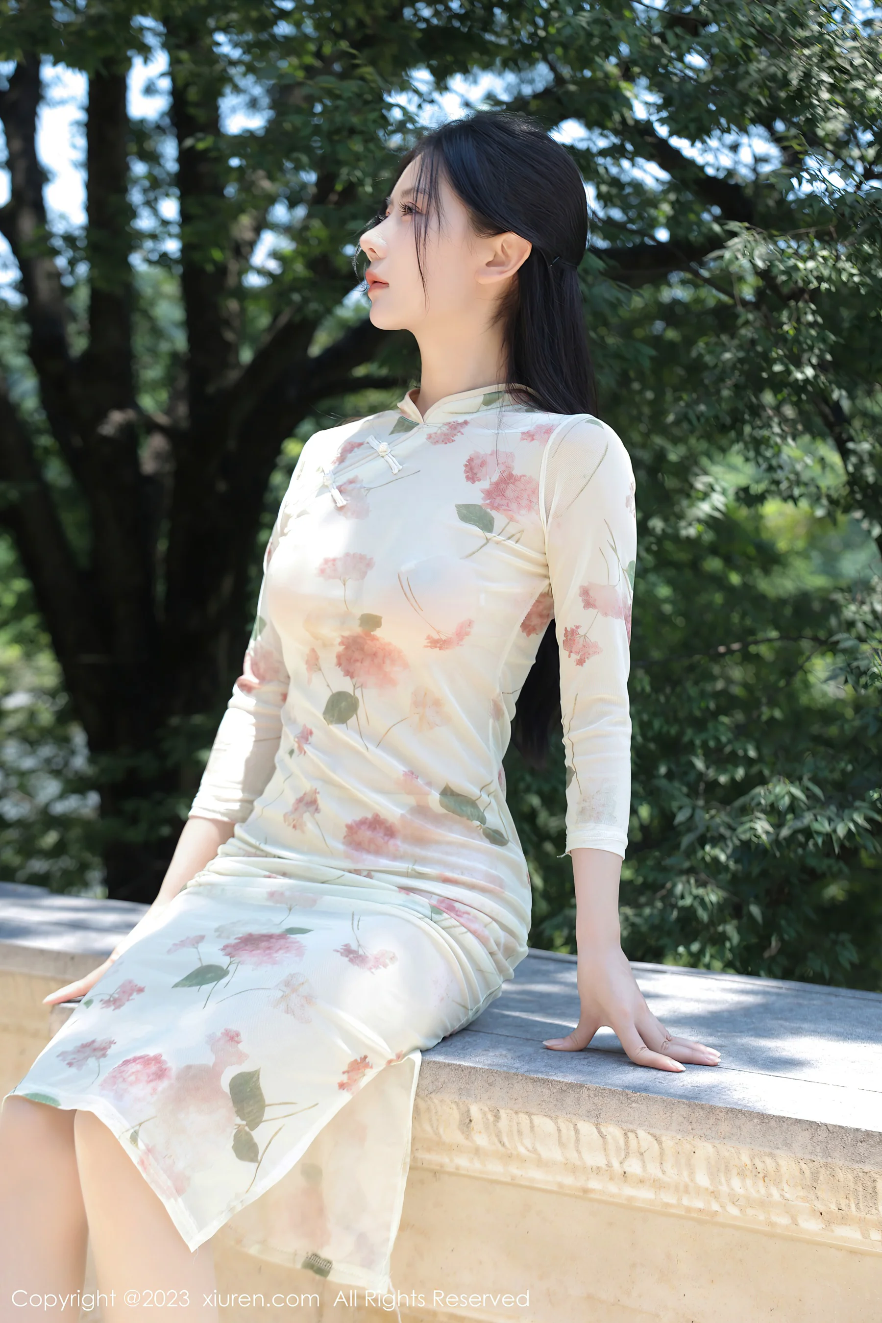 [XiuRen秀人网] No.7168 尹甜甜 旗袍美腿 - 爱照片
