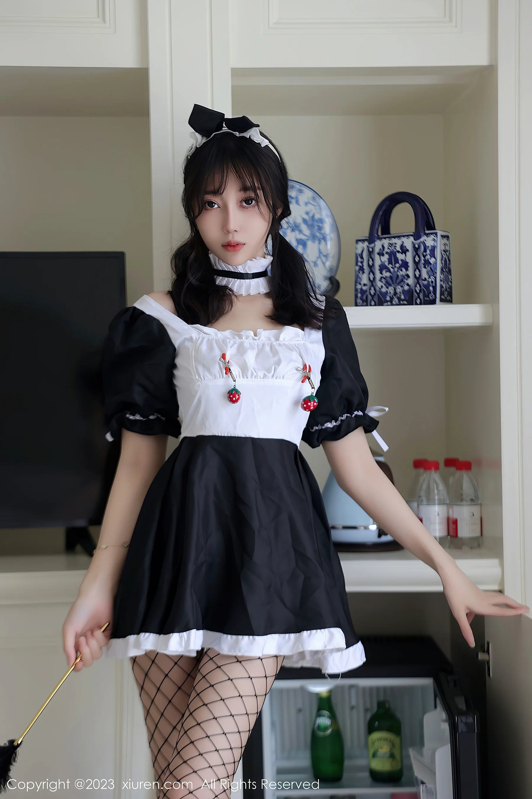 [XiuRen秀人网] No.7217 玥儿玥er 女仆服美腿 - 爱照片
