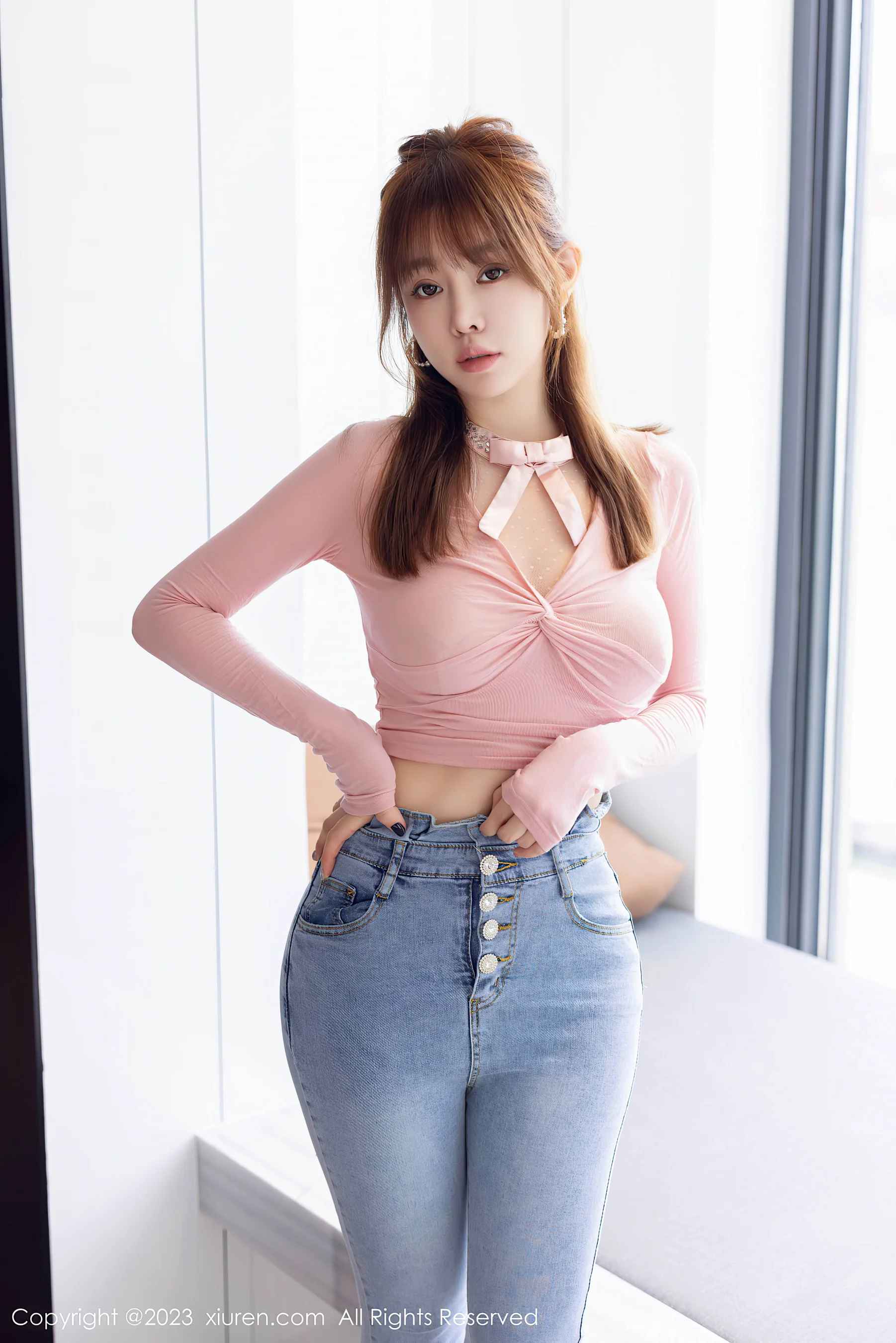 [XiuRen秀人网] No.7323 王雨纯 牛仔裤美臀 - 爱照片