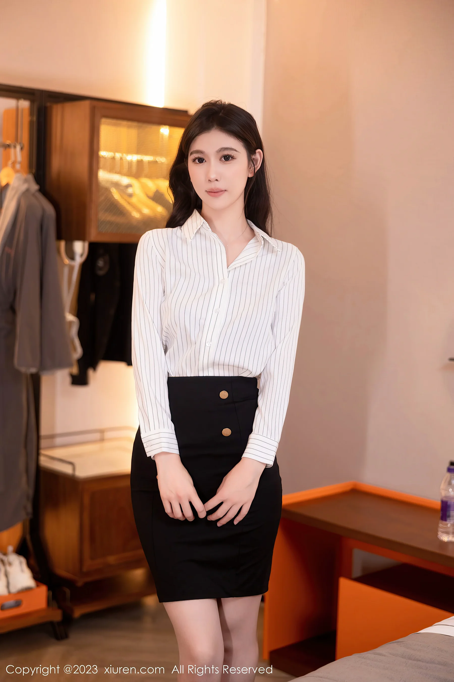 [XiuRen秀人网] No.7335 李雅柔182CM 短裙美腿 - 爱照片