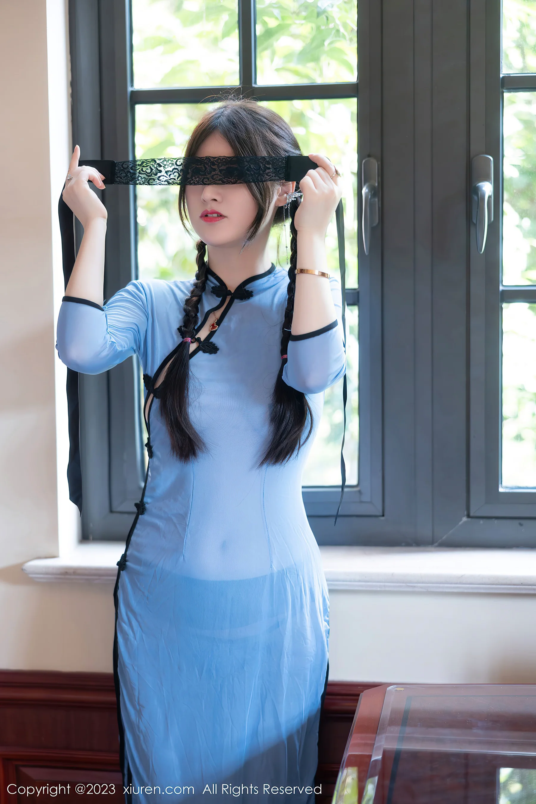 [XiuRen秀人网] No.7357 诗诗kiki 旗袍美腿 - 爱照片
