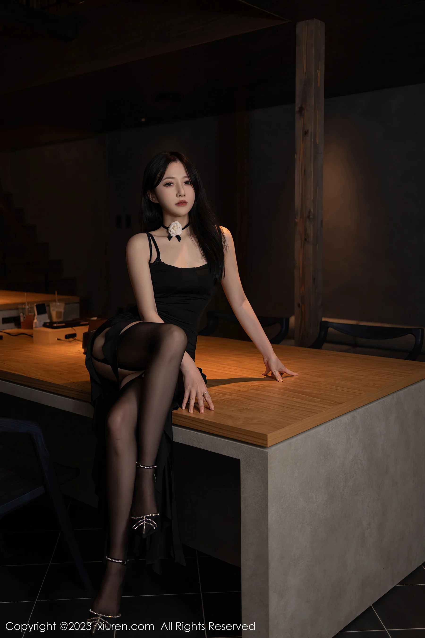 [XiuRen秀人网] No.7460 鱼子酱Fish 黑丝美腿 - 爱照片
