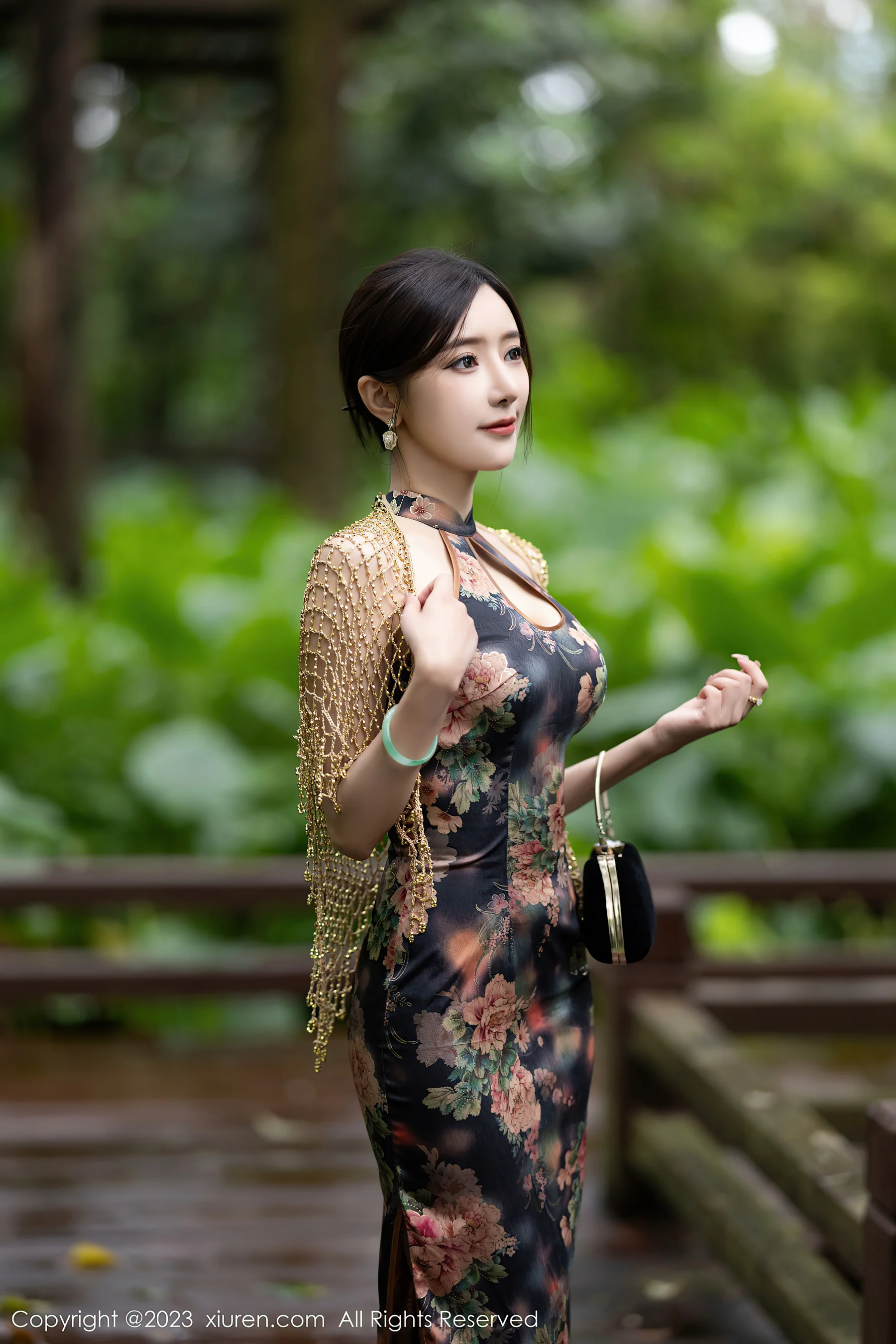 [XiuRen秀人网] No.7495 王馨瑶yanni 美腿旗袍 - 爱照片
