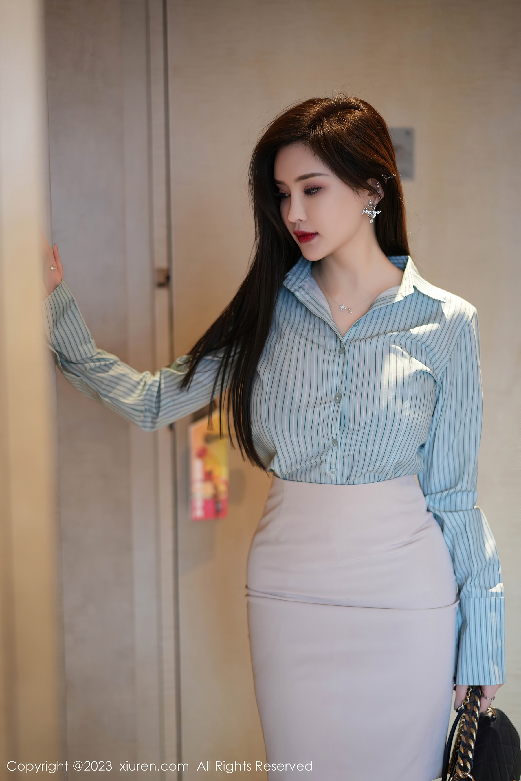 [XiuRen秀人网] No.7521 Carol周妍希 丰腴美臀 - 爱照片
