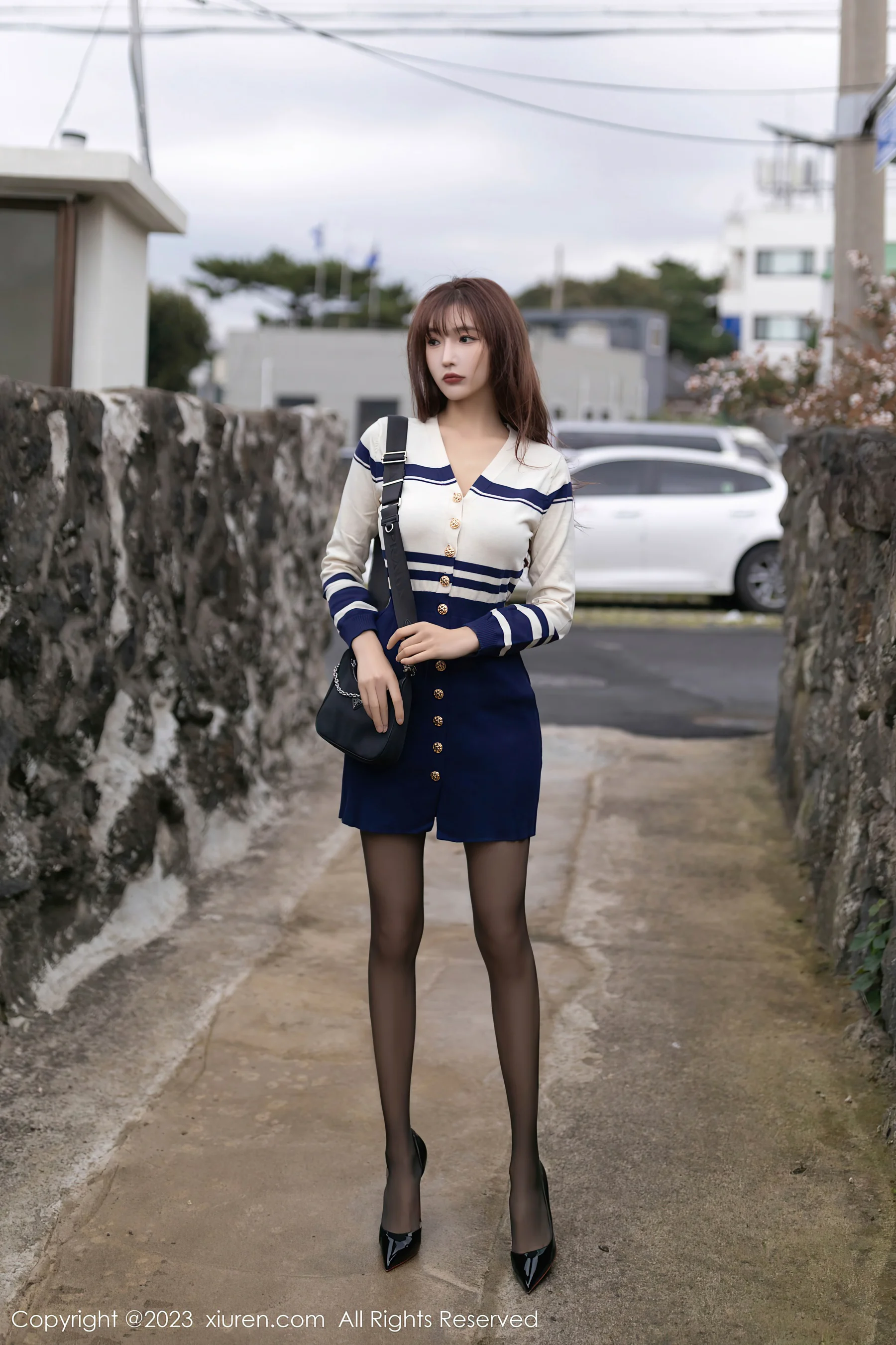 [XiuRen秀人网] No.7606 陆萱萱 黑丝美腿 - 爱照片