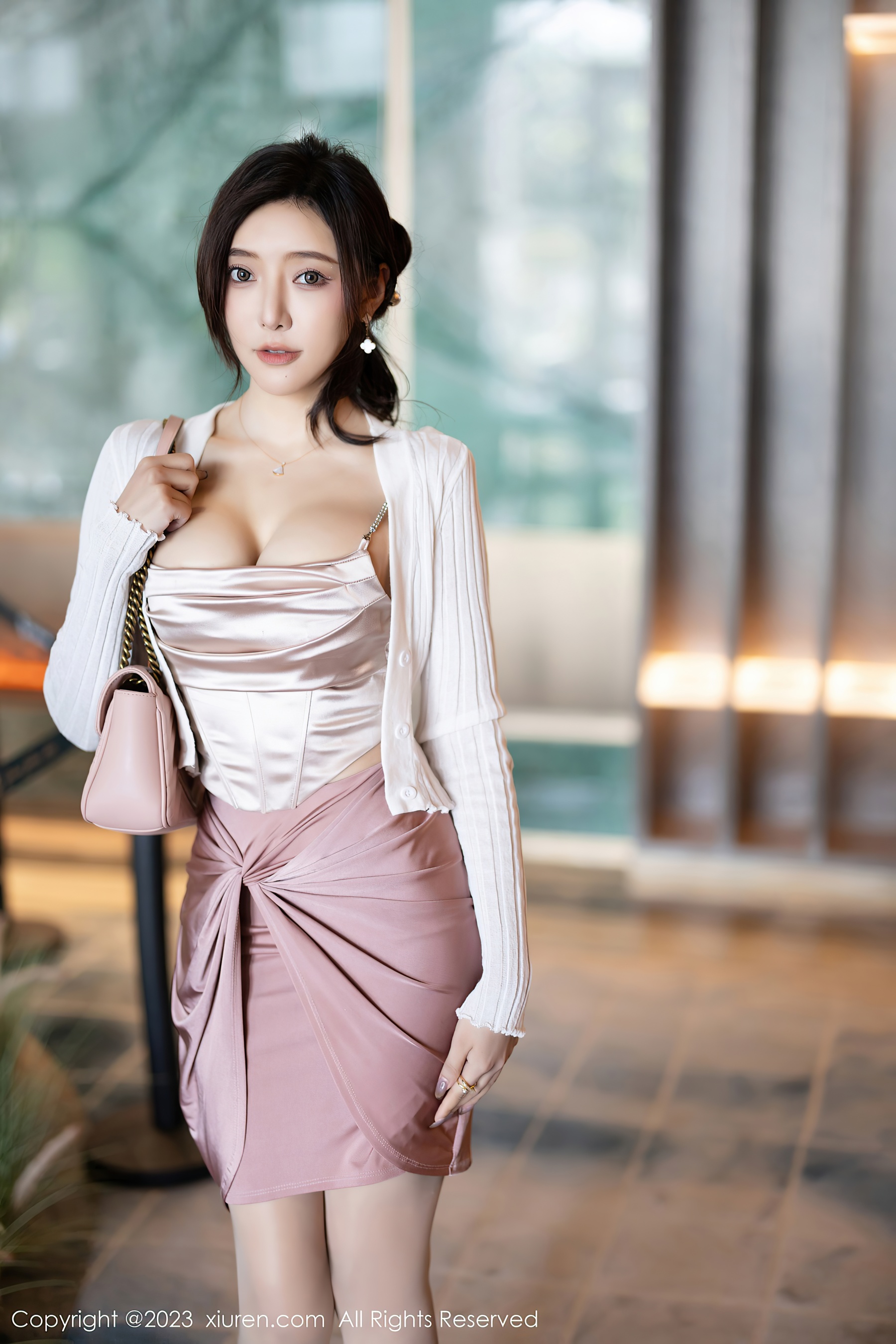 [XiuRen秀人网] No.7640 王馨瑶yanni 时尚美腿 - 爱照片
