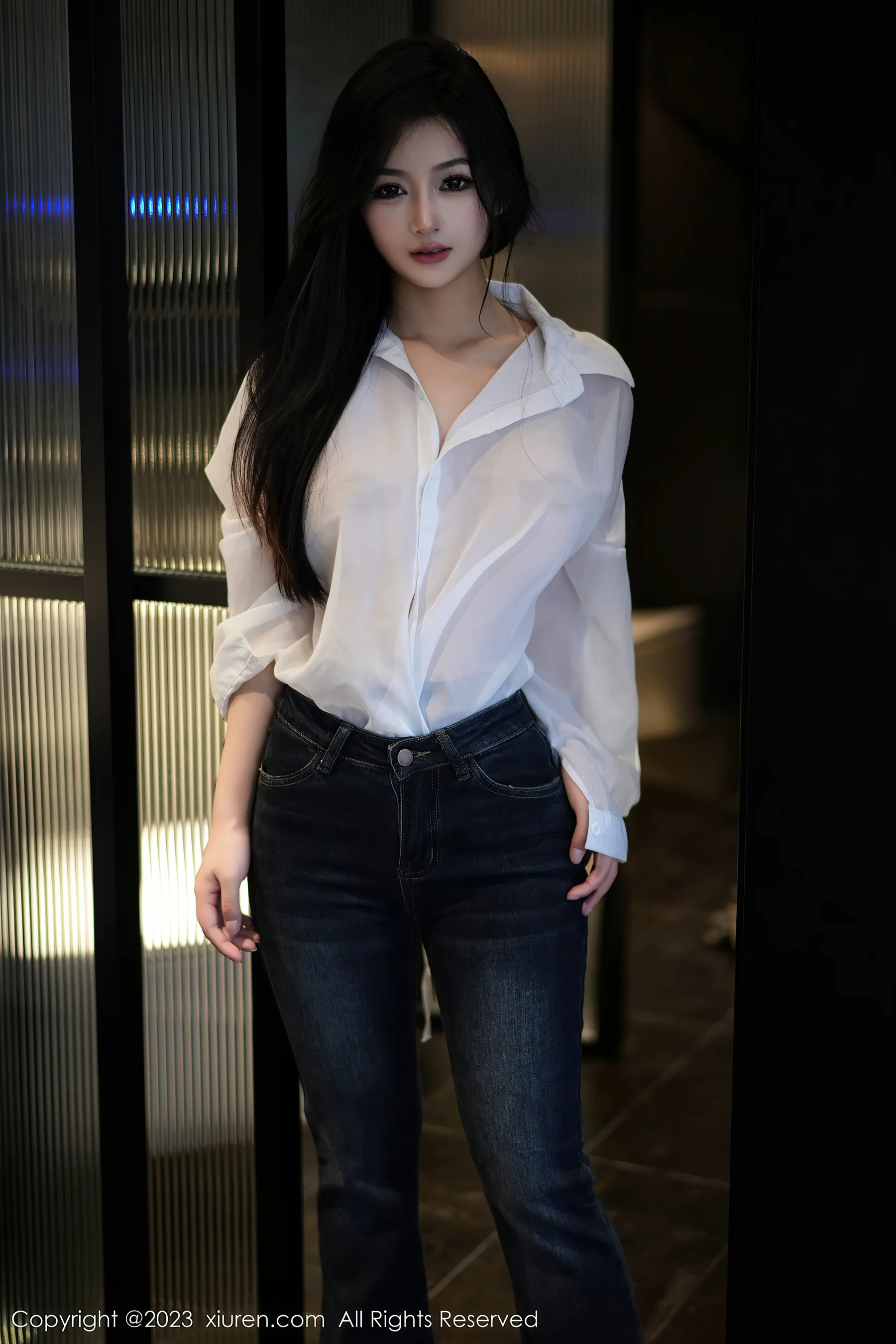 [XiuRen秀人网] No.7645 谭小灵 牛仔裤美腿 - 爱照片