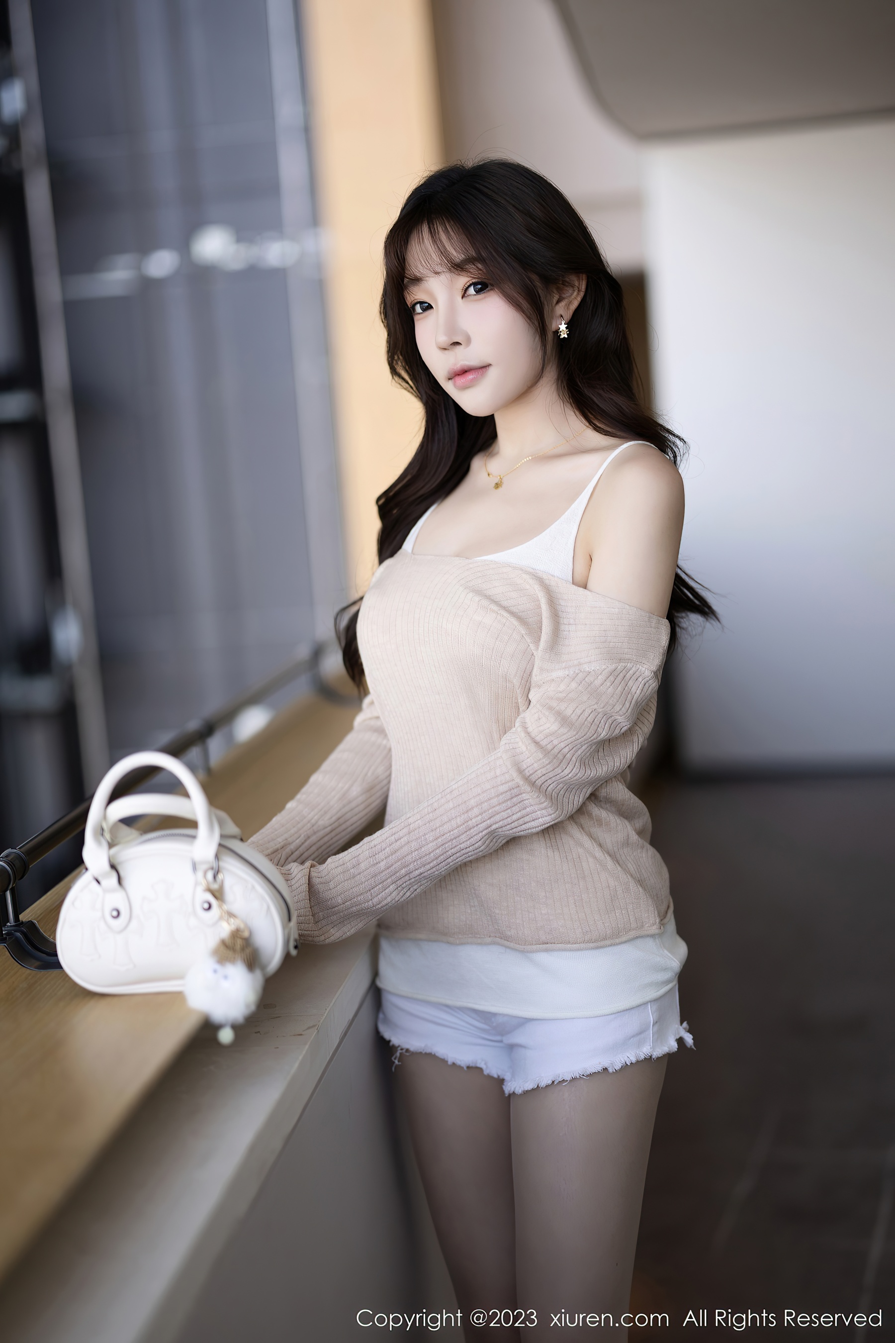[XiuRen秀人网] No.7647 徐莉芝Booty 丝袜美腿 - 爱照片