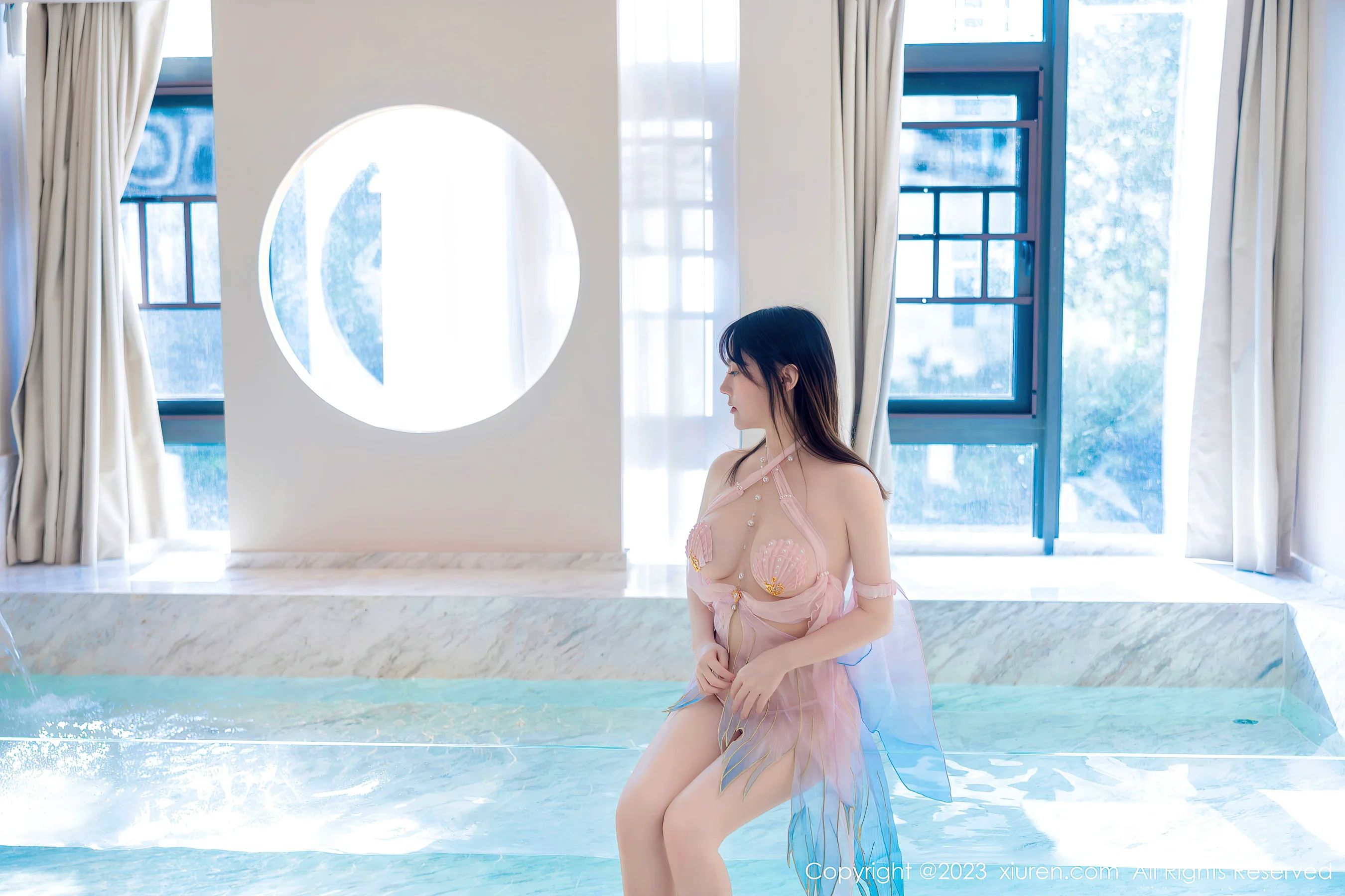 [XiuRen秀人网] No.7650 豆瓣酱 丰腴美臀 - 爱照片