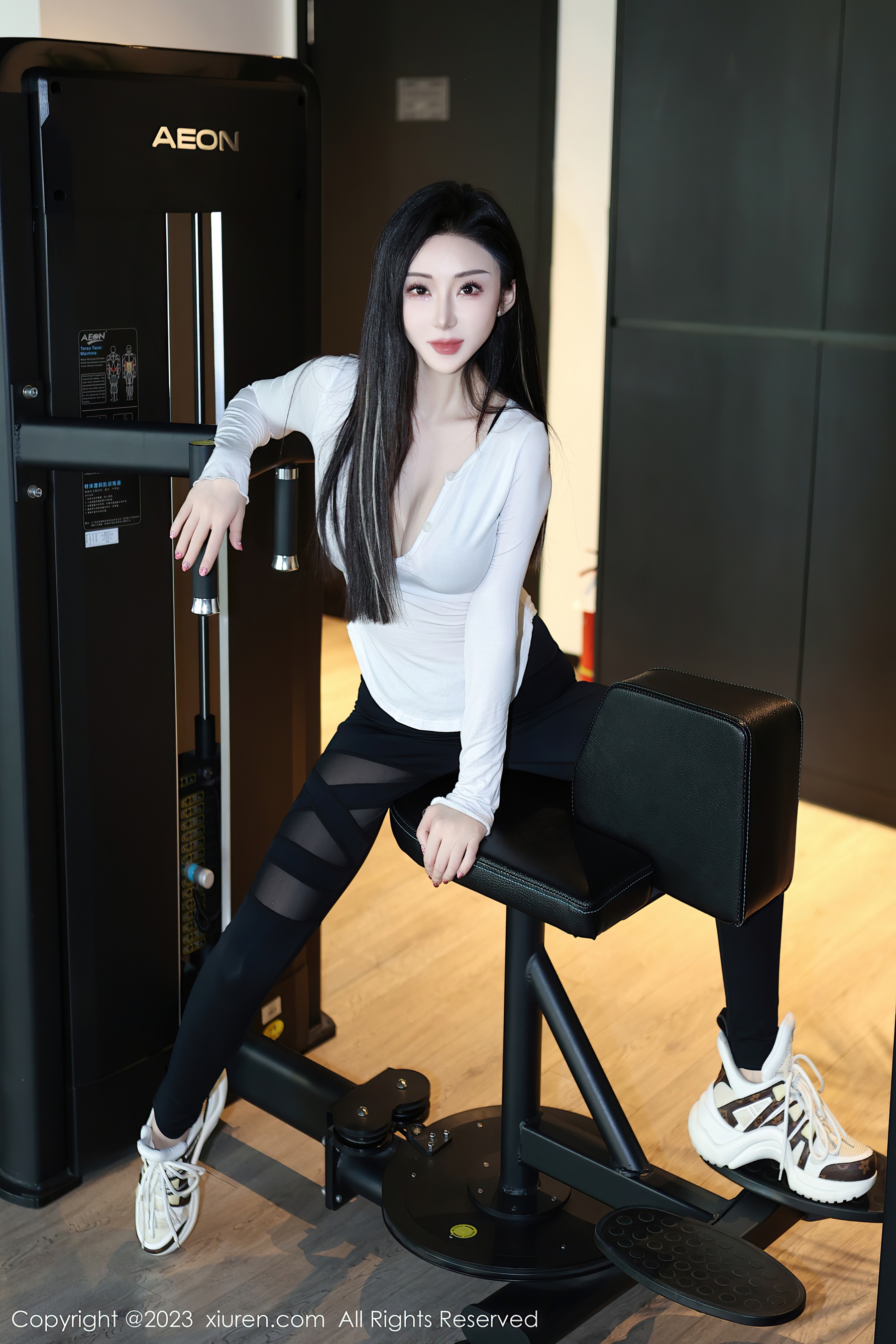 [XiuRen秀人网] No.7705 田兮白 运动美腿 - 爱照片