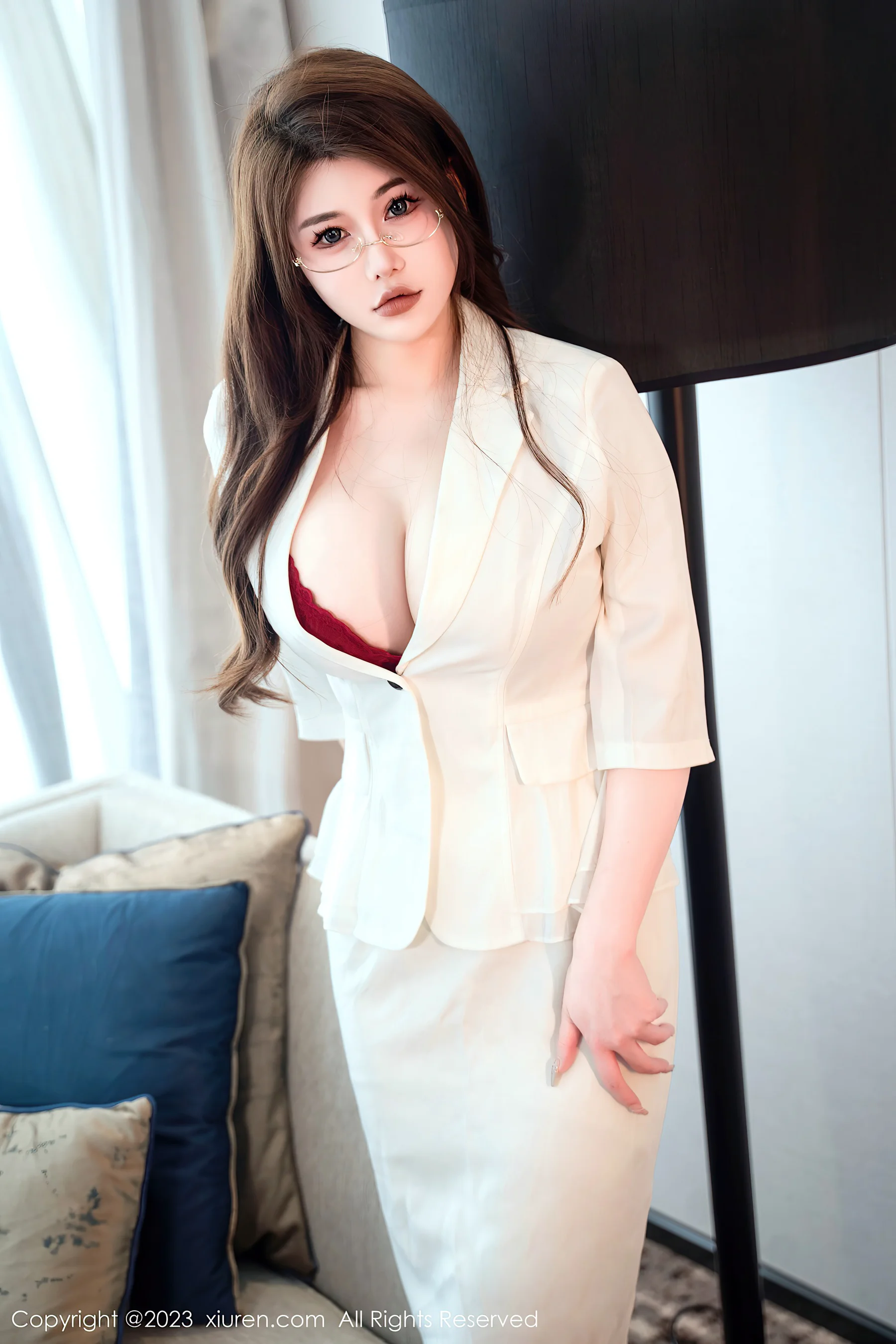 [XiuRen秀人网] No.7706 甜妮 丰腴美臀 - 爱照片