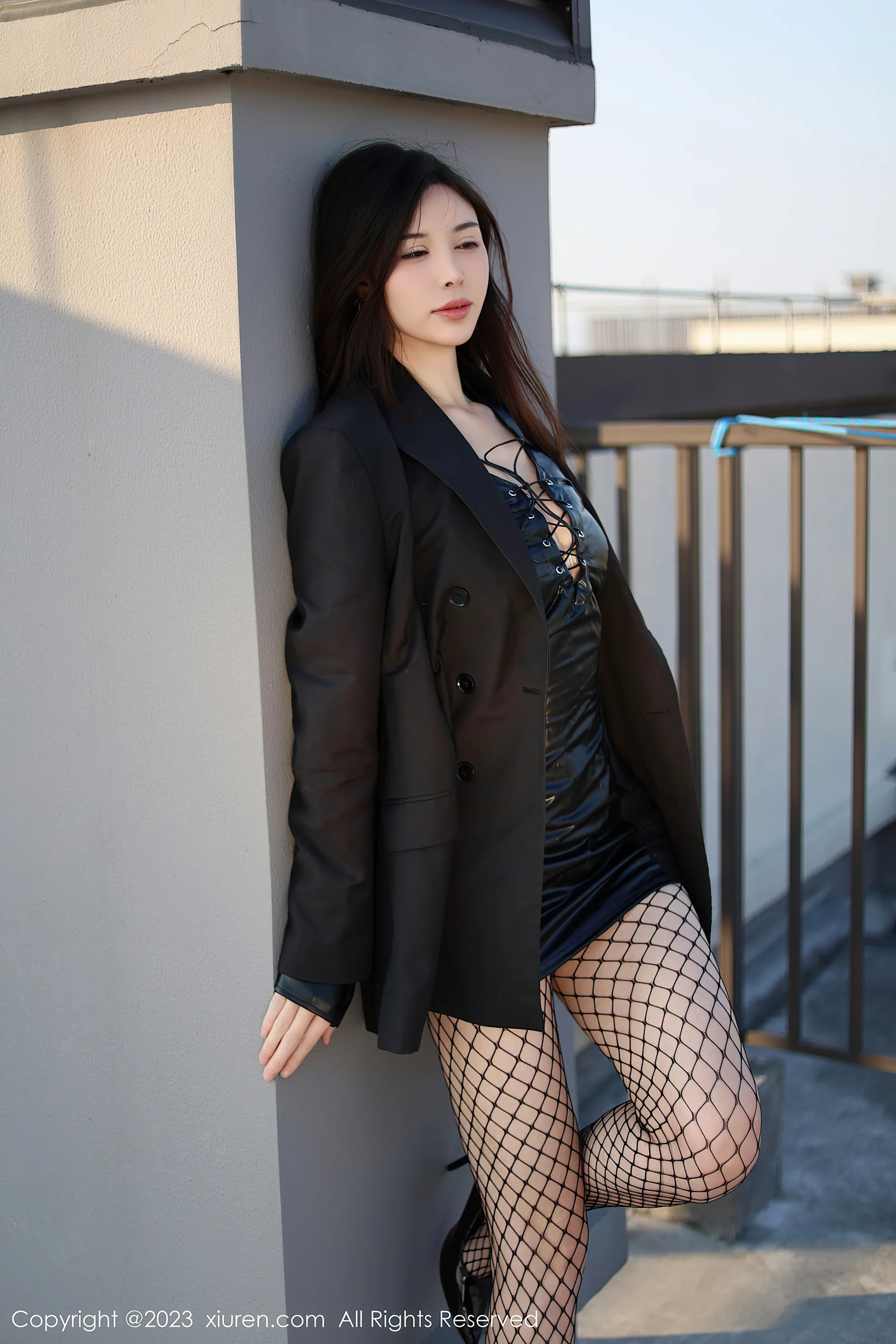 [XiuRen秀人网] No.7772 曼柔 美腿御姐 - 爱照片