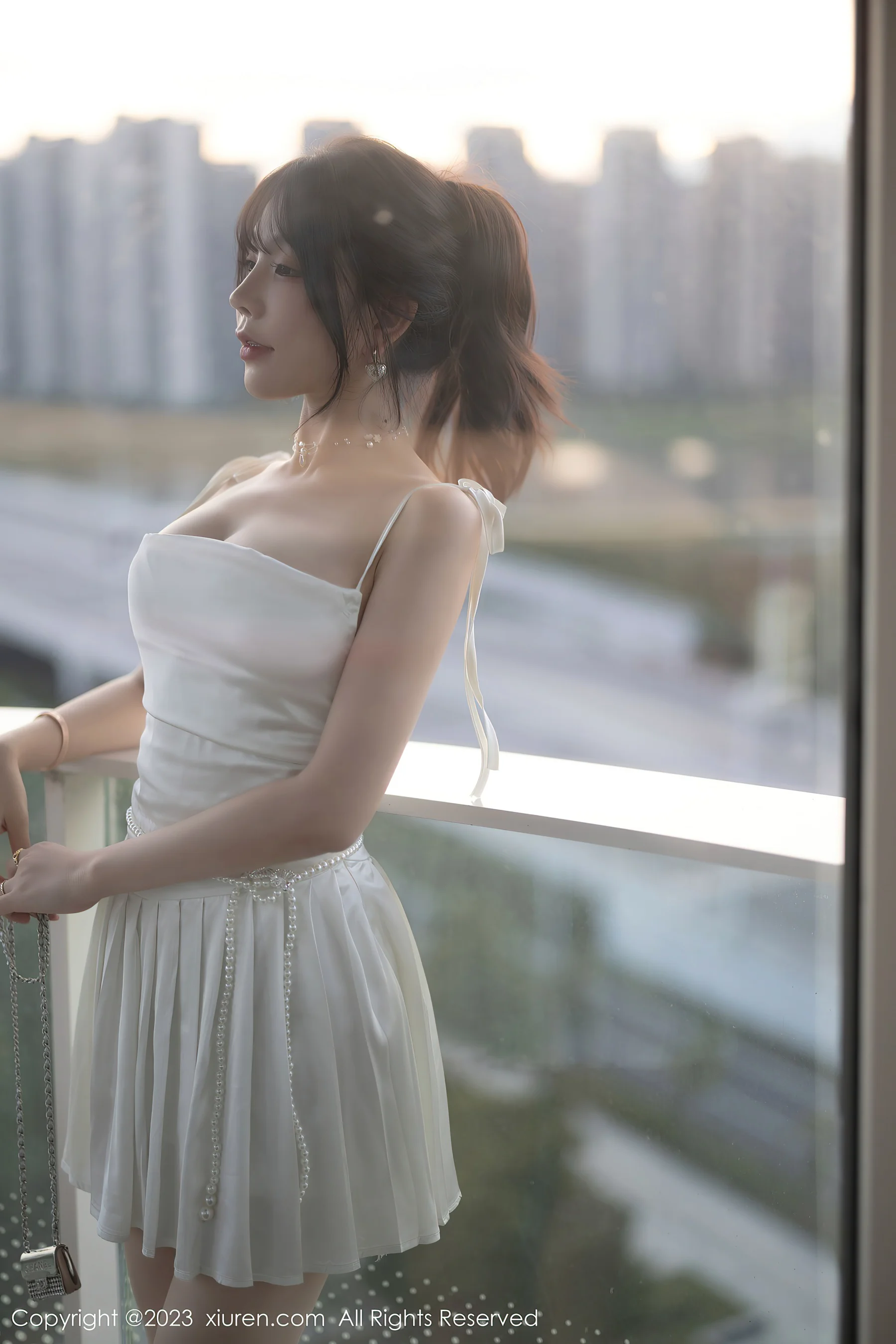 [XiuRen秀人网] No.7889 徐莉芝Booty 丝袜美腿 - 爱照片