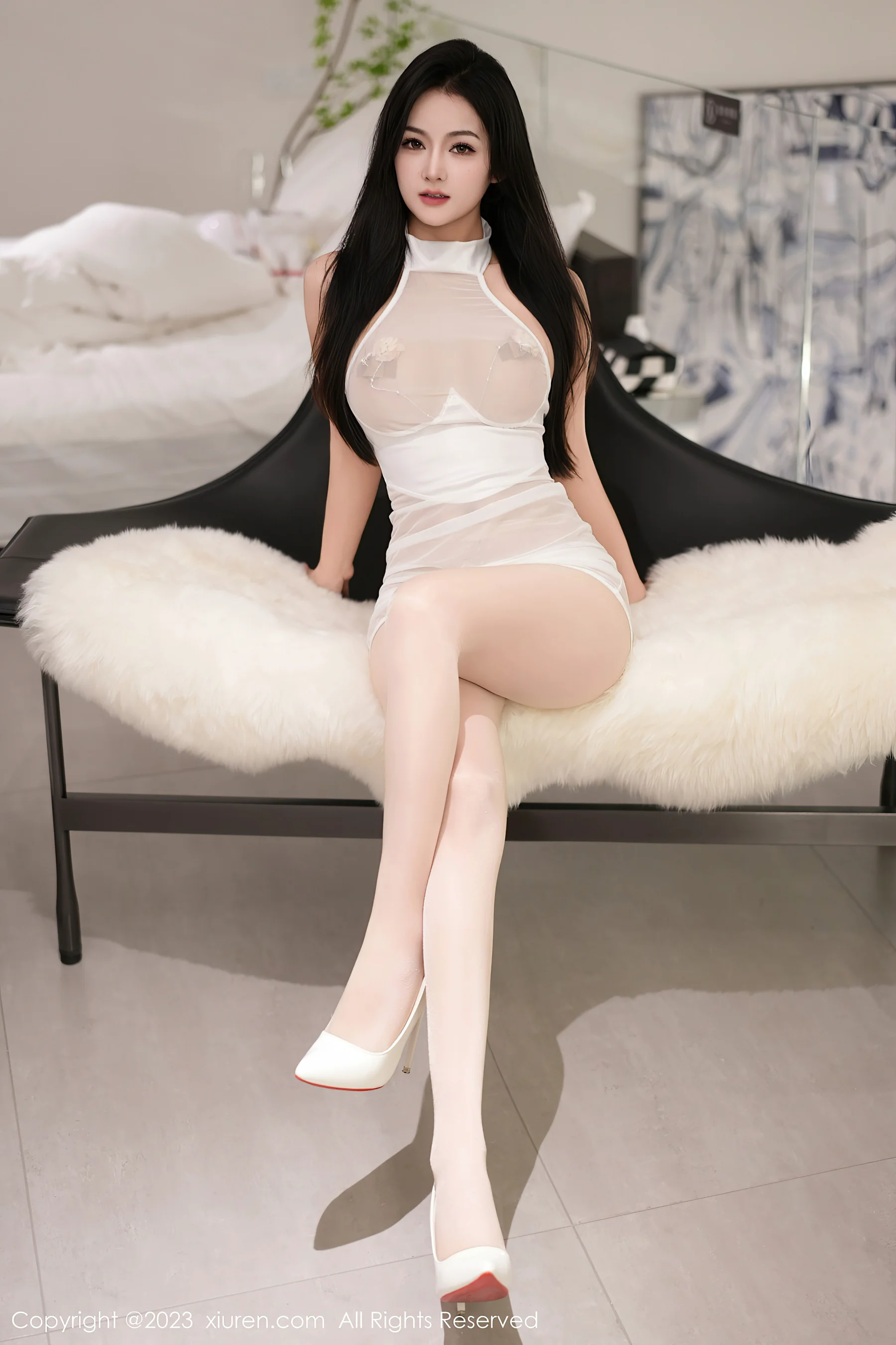 [XiuRen秀人网] No.7893 谭小灵 丝袜美腿 - 爱照片